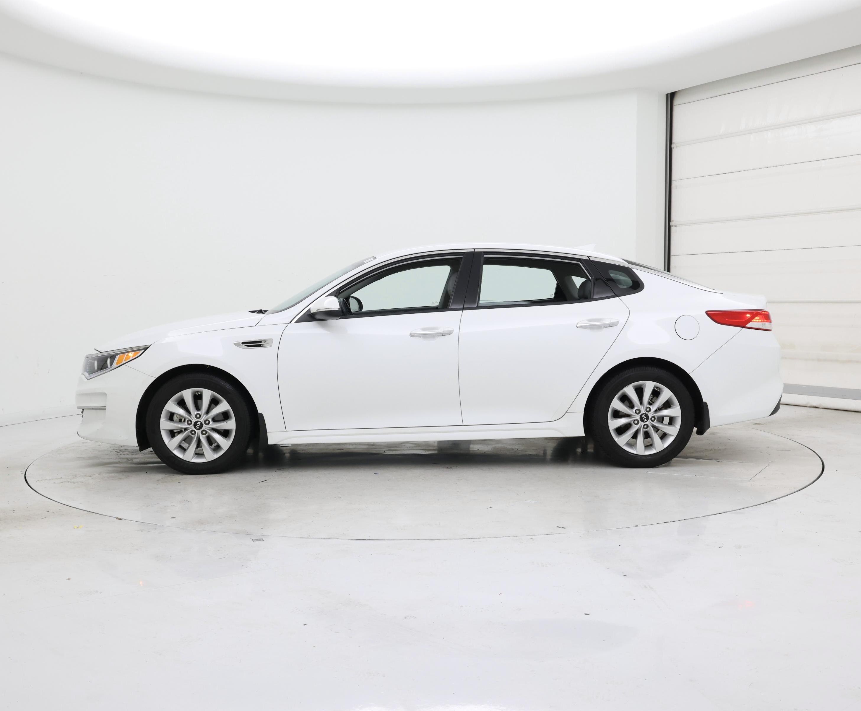 Thumbnail: 2016 Kia Optima - 3