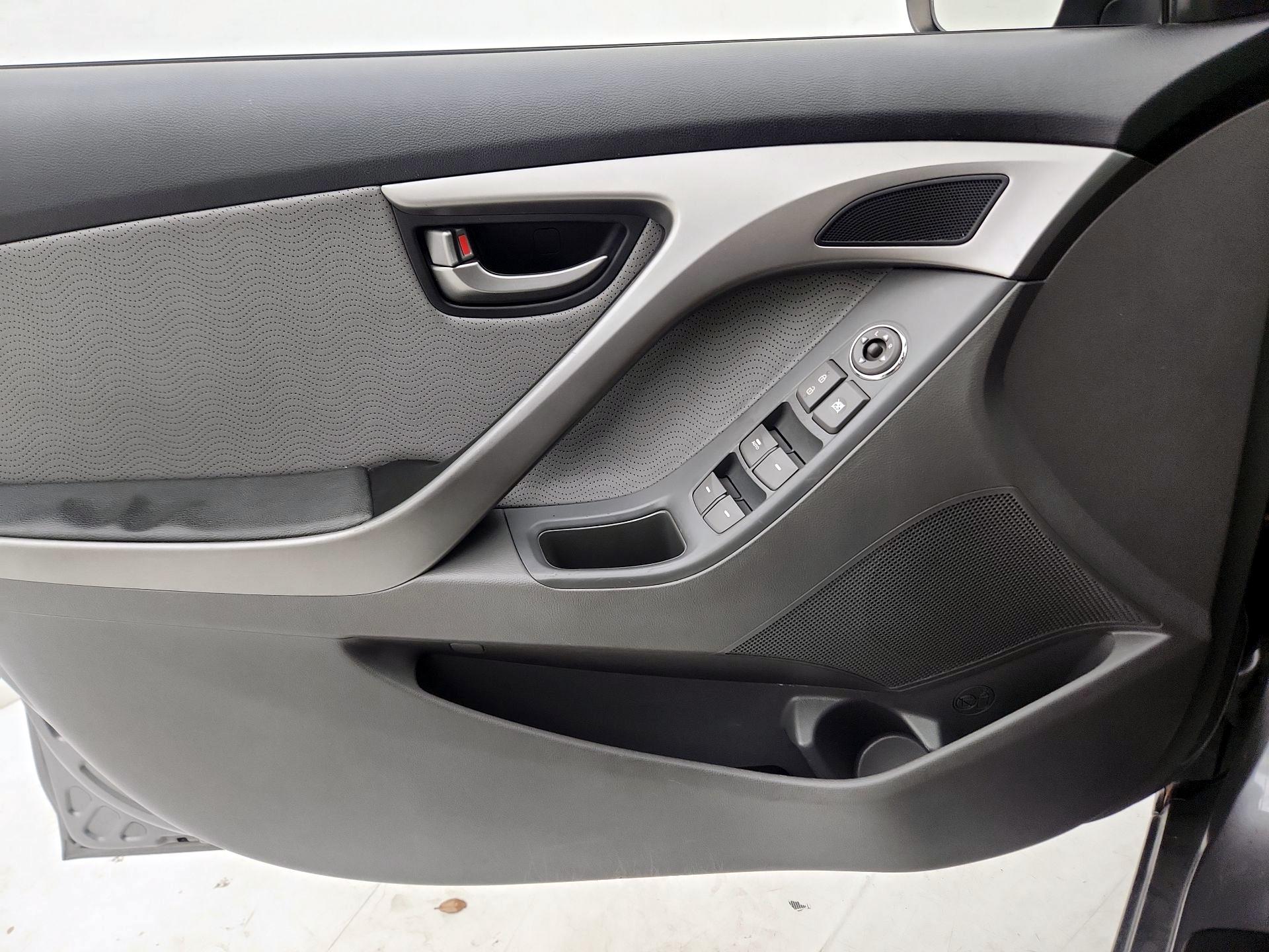 Thumbnail: 2013 Hyundai Elantra - 12