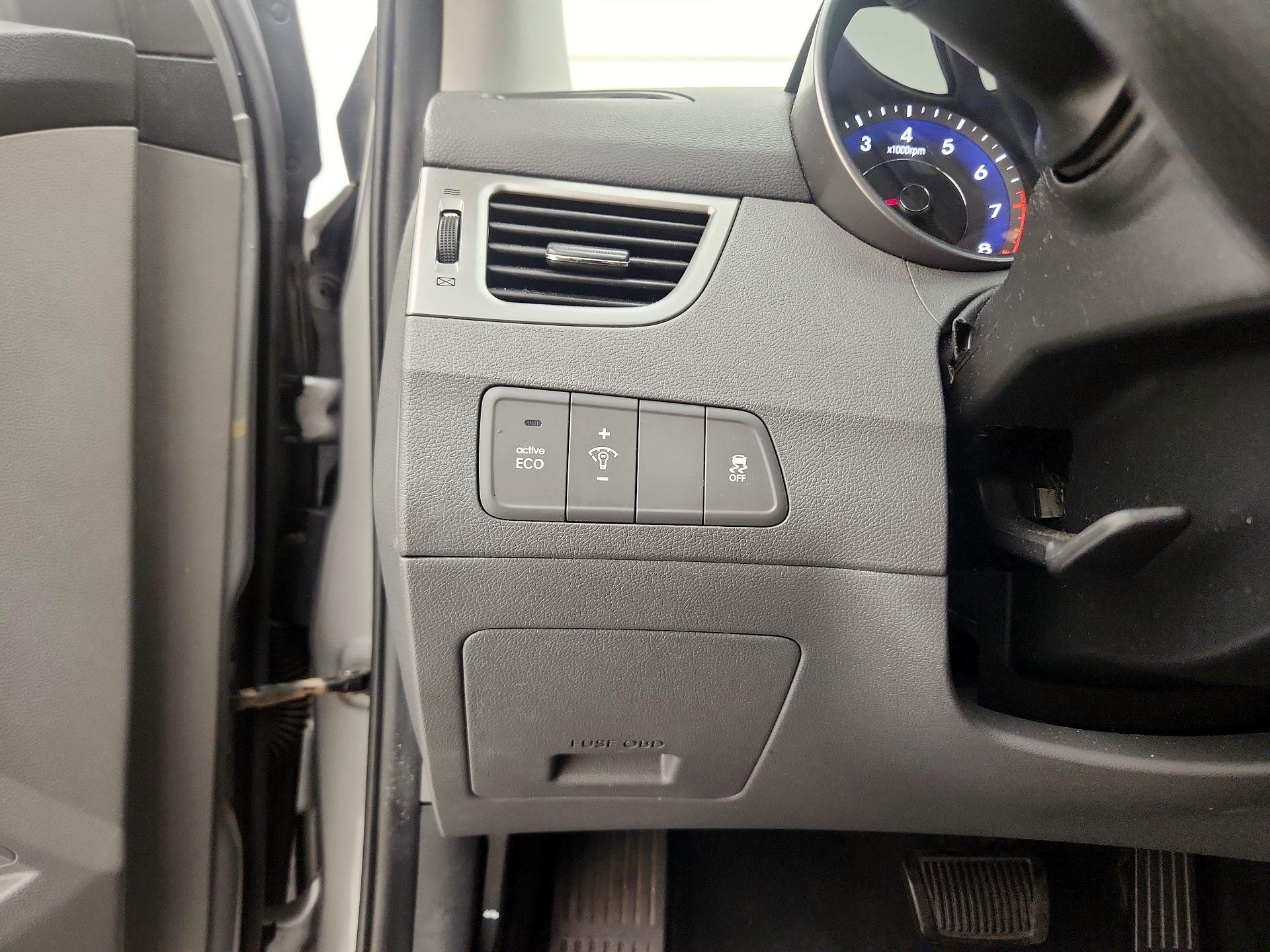 Thumbnail: 2013 Hyundai Elantra - 13