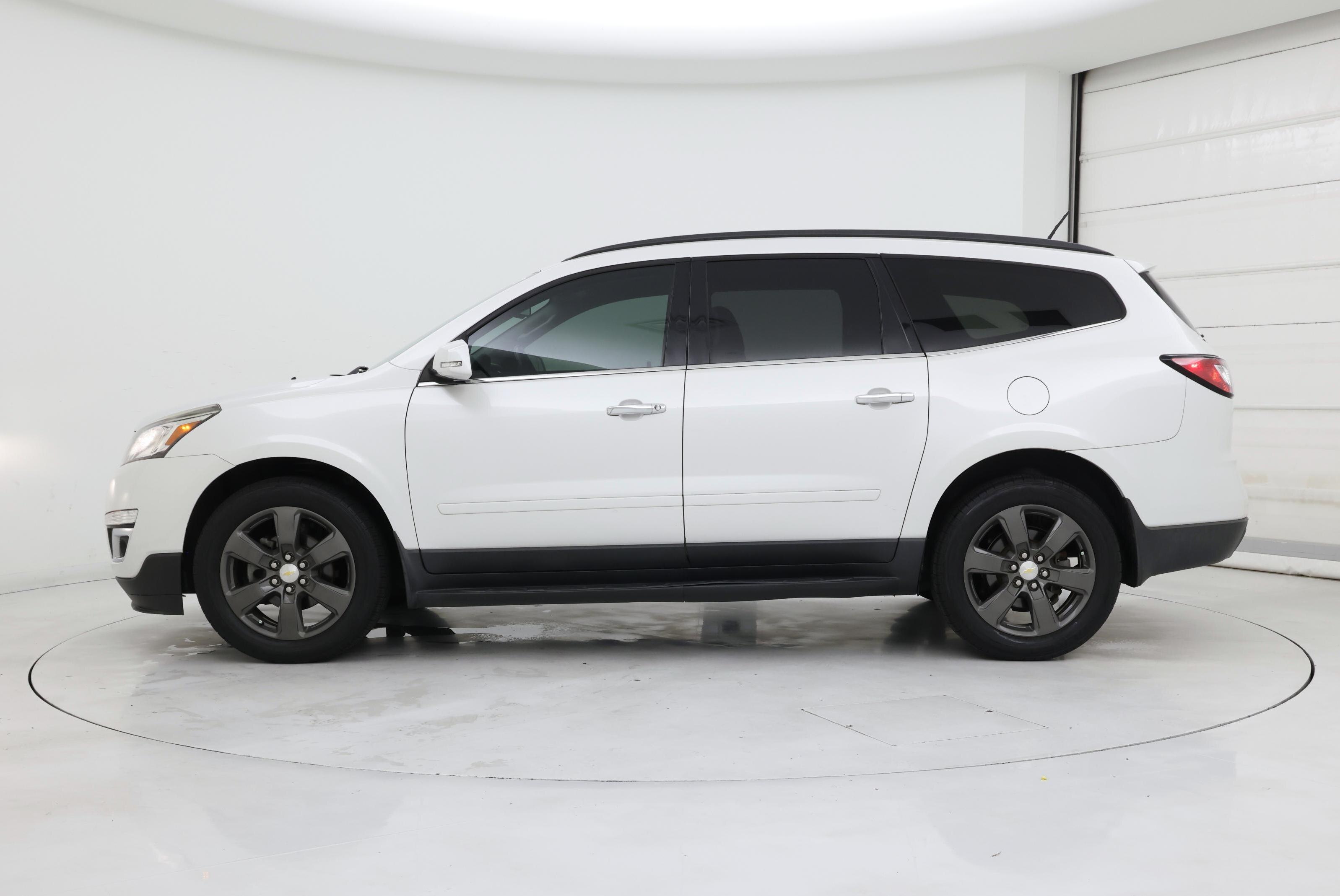 Thumbnail: 2017 Chevrolet Traverse - 3