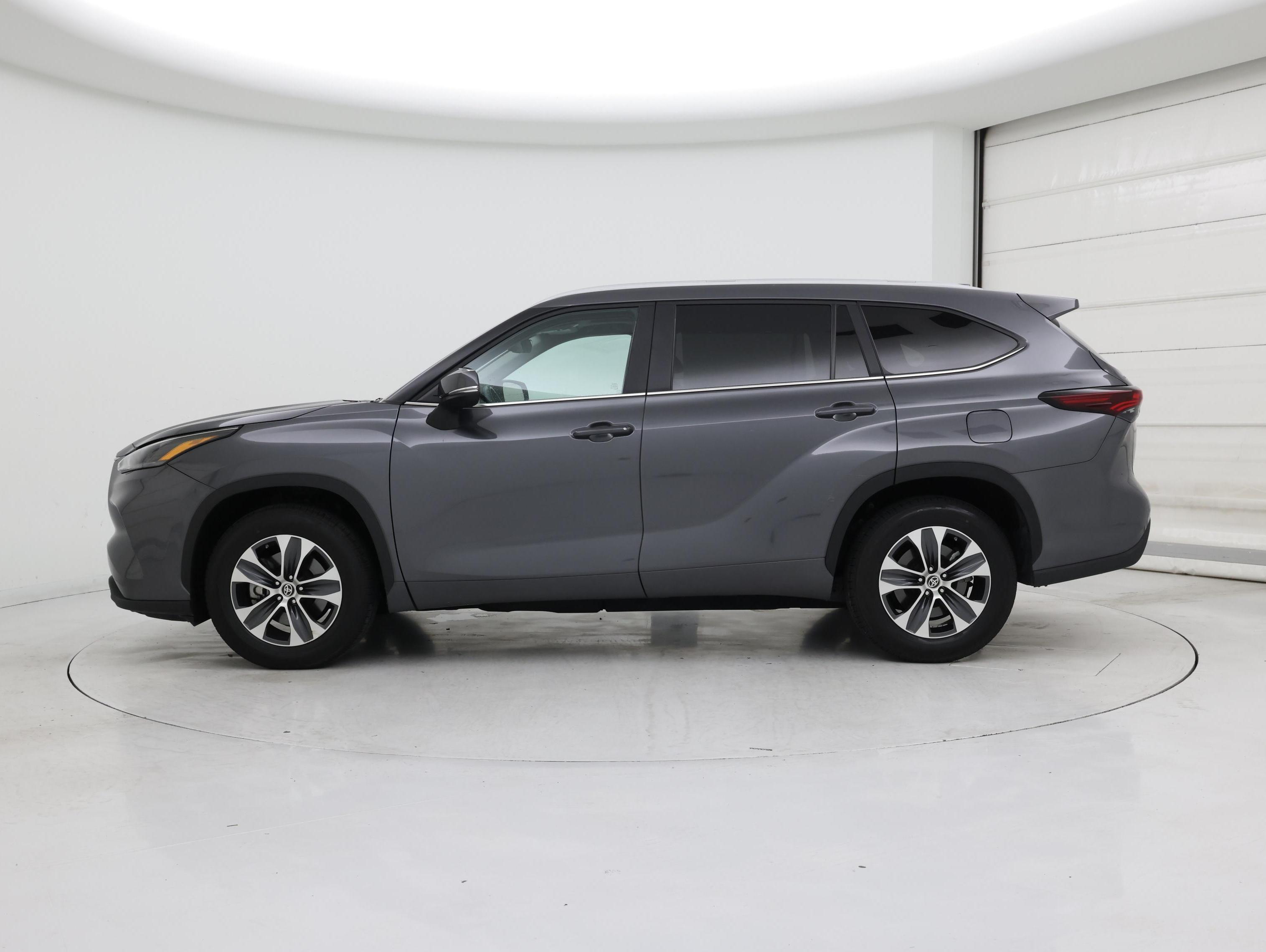 Thumbnail: 2024 Toyota Highlander - 3