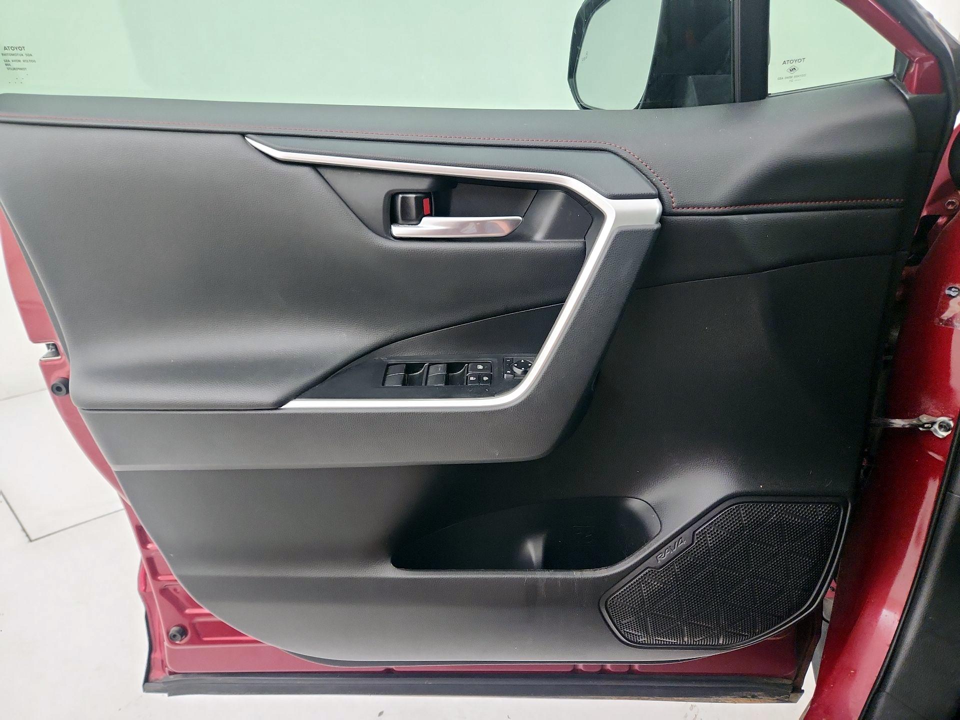 Thumbnail: 2021 Toyota RAV4 - 12