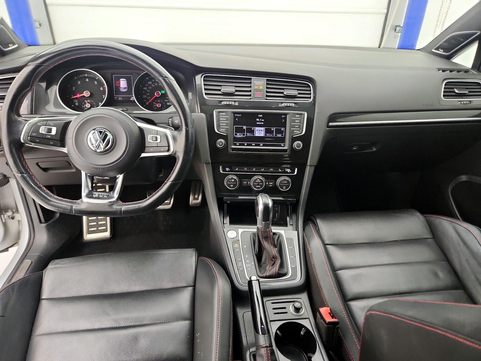 Thumbnail: 2016 Volkswagen Golf - 9