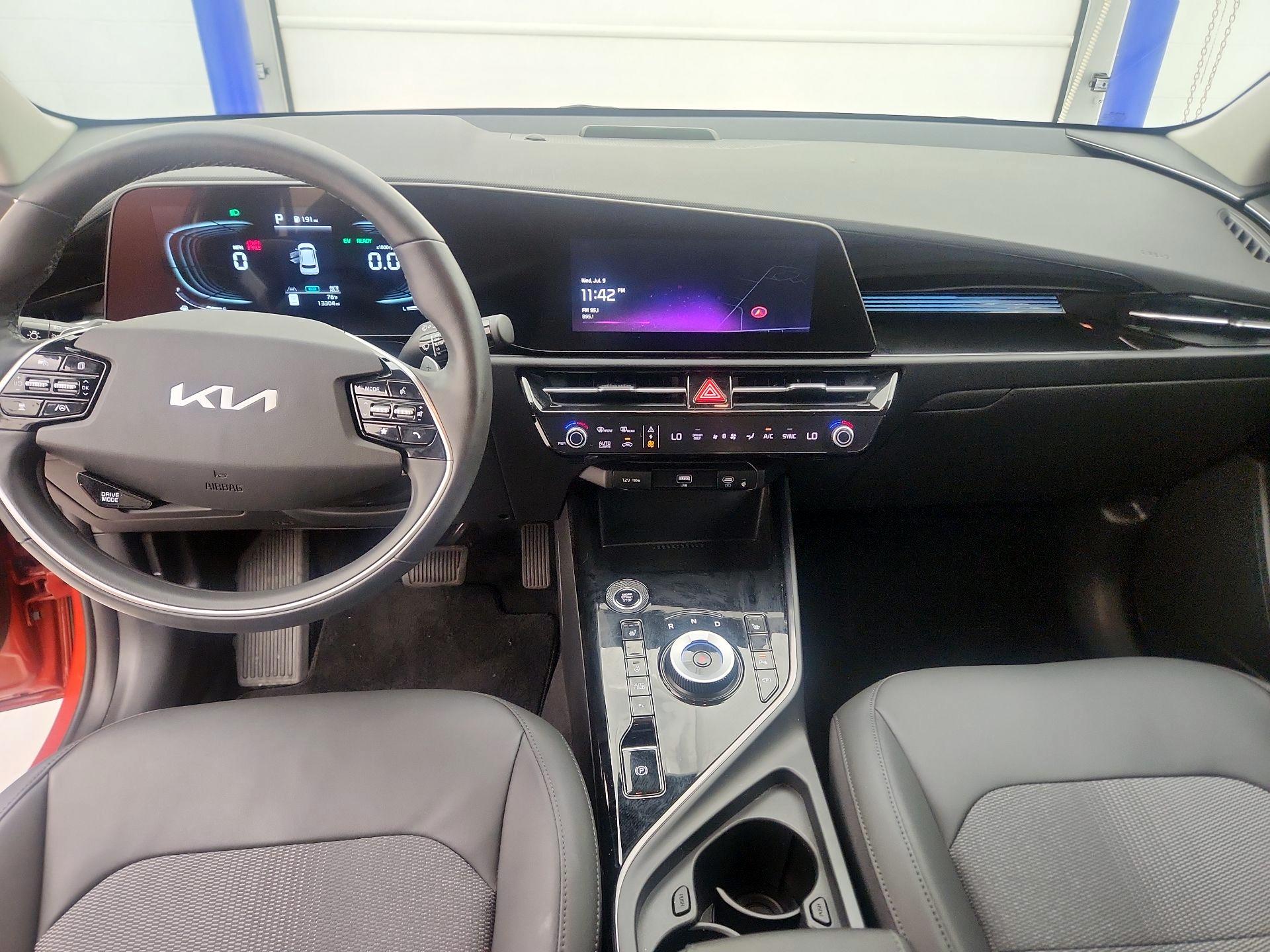 Thumbnail: 2023 Kia Niro - 9