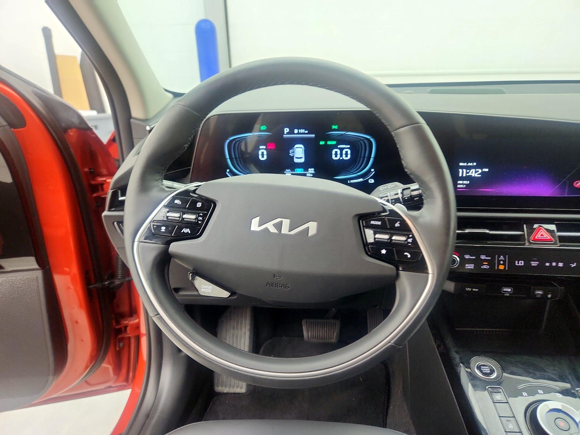 Thumbnail: 2023 Kia Niro - 10