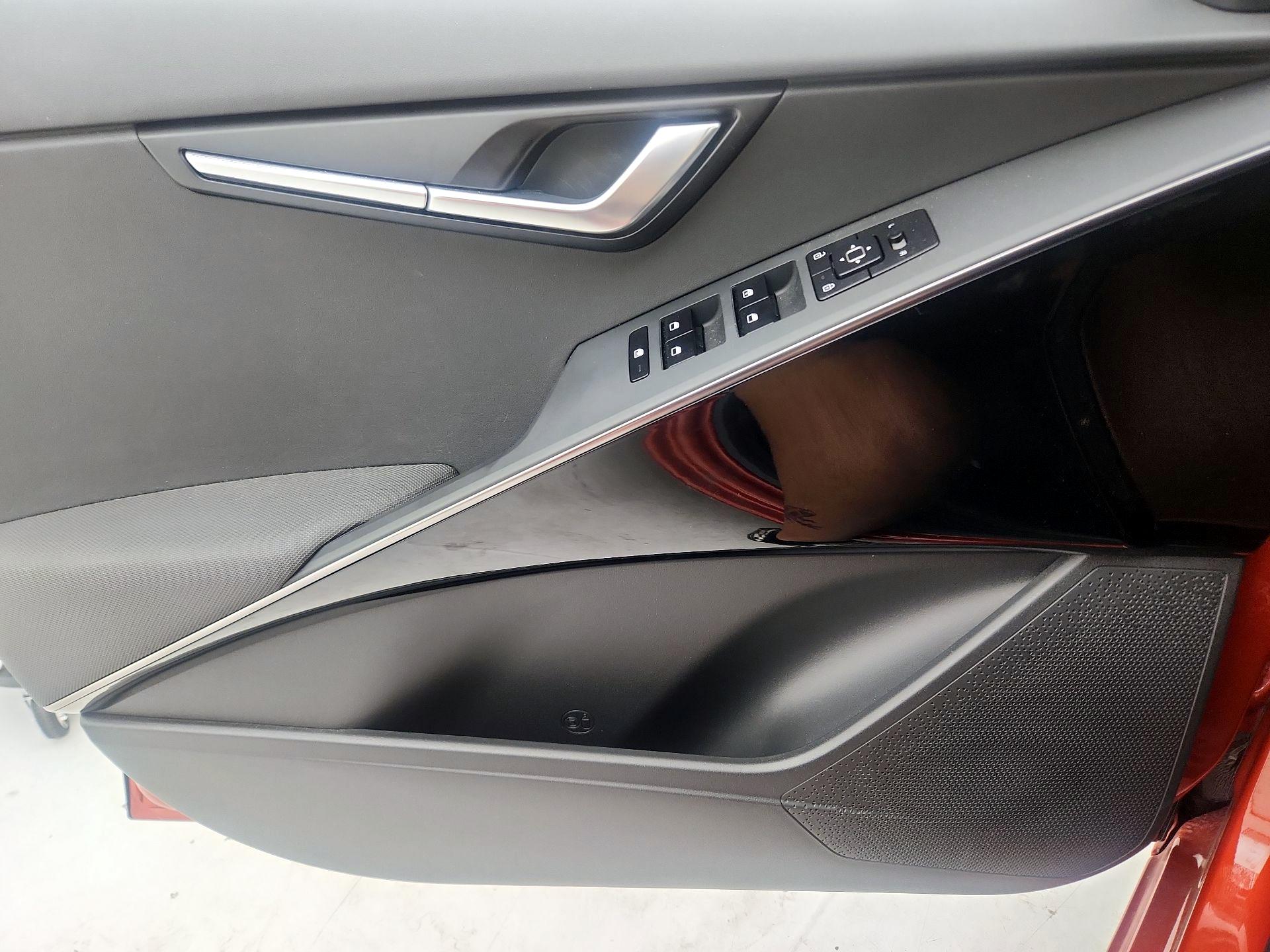Thumbnail: 2023 Kia Niro - 12