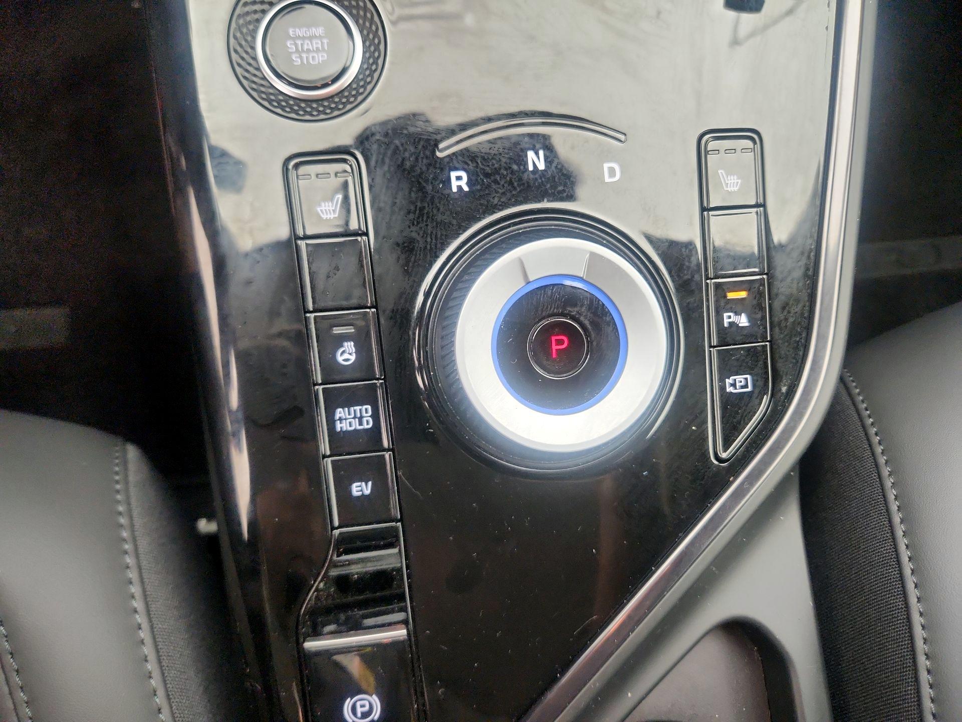 Thumbnail: 2023 Kia Niro - 17