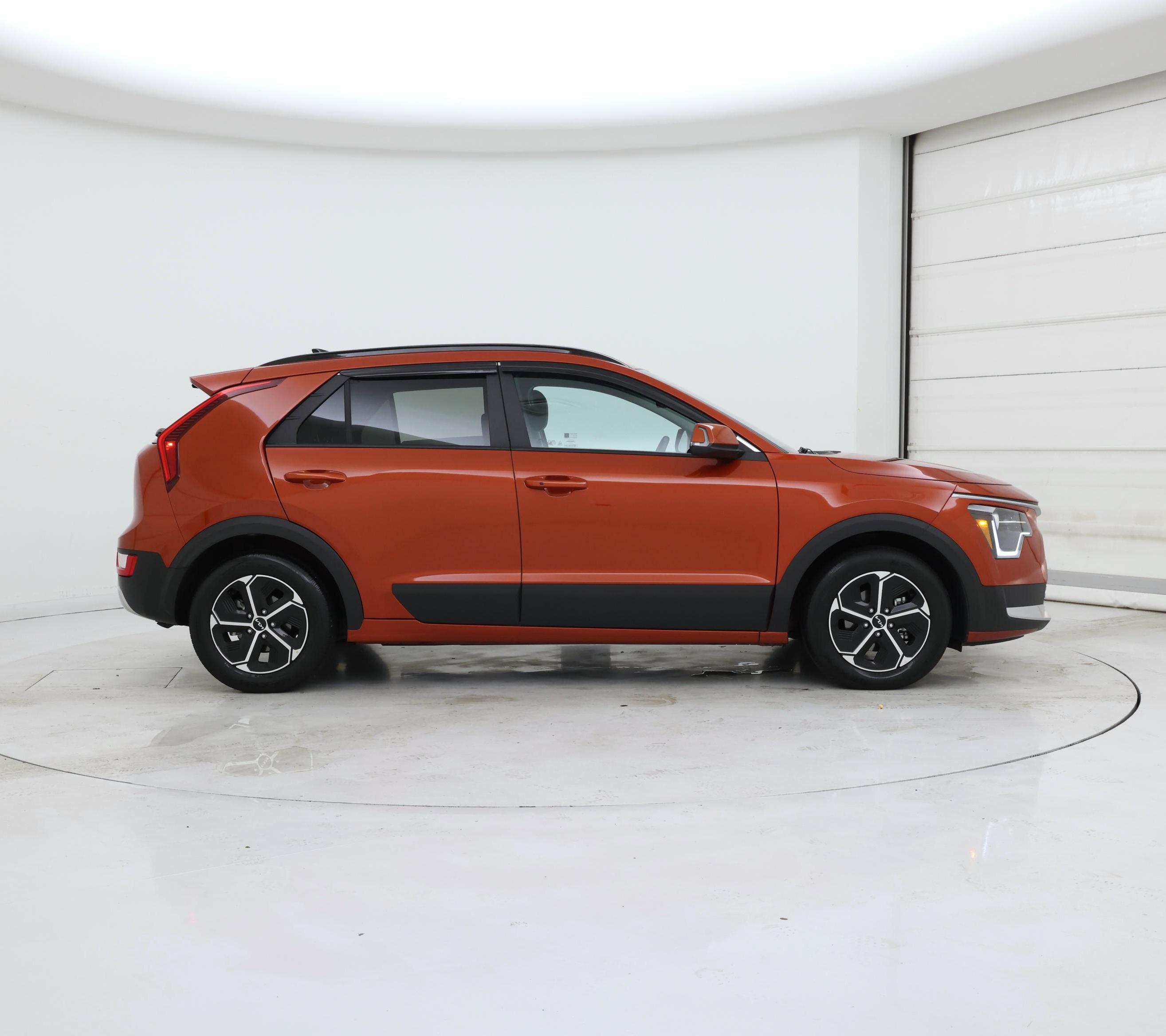 Thumbnail: 2023 Kia Niro - 7