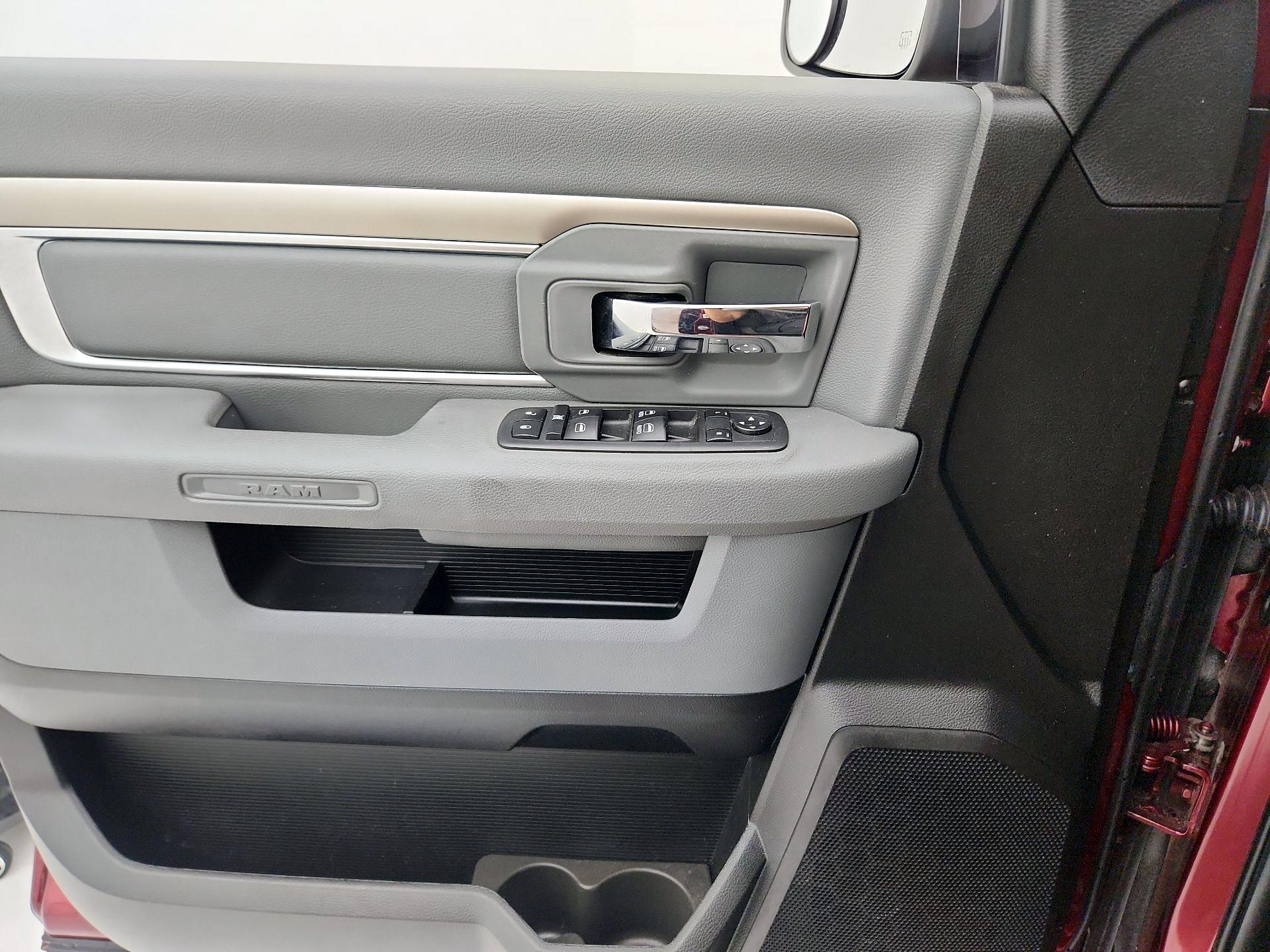 Thumbnail: 2019 RAM 1500 Classic - 12