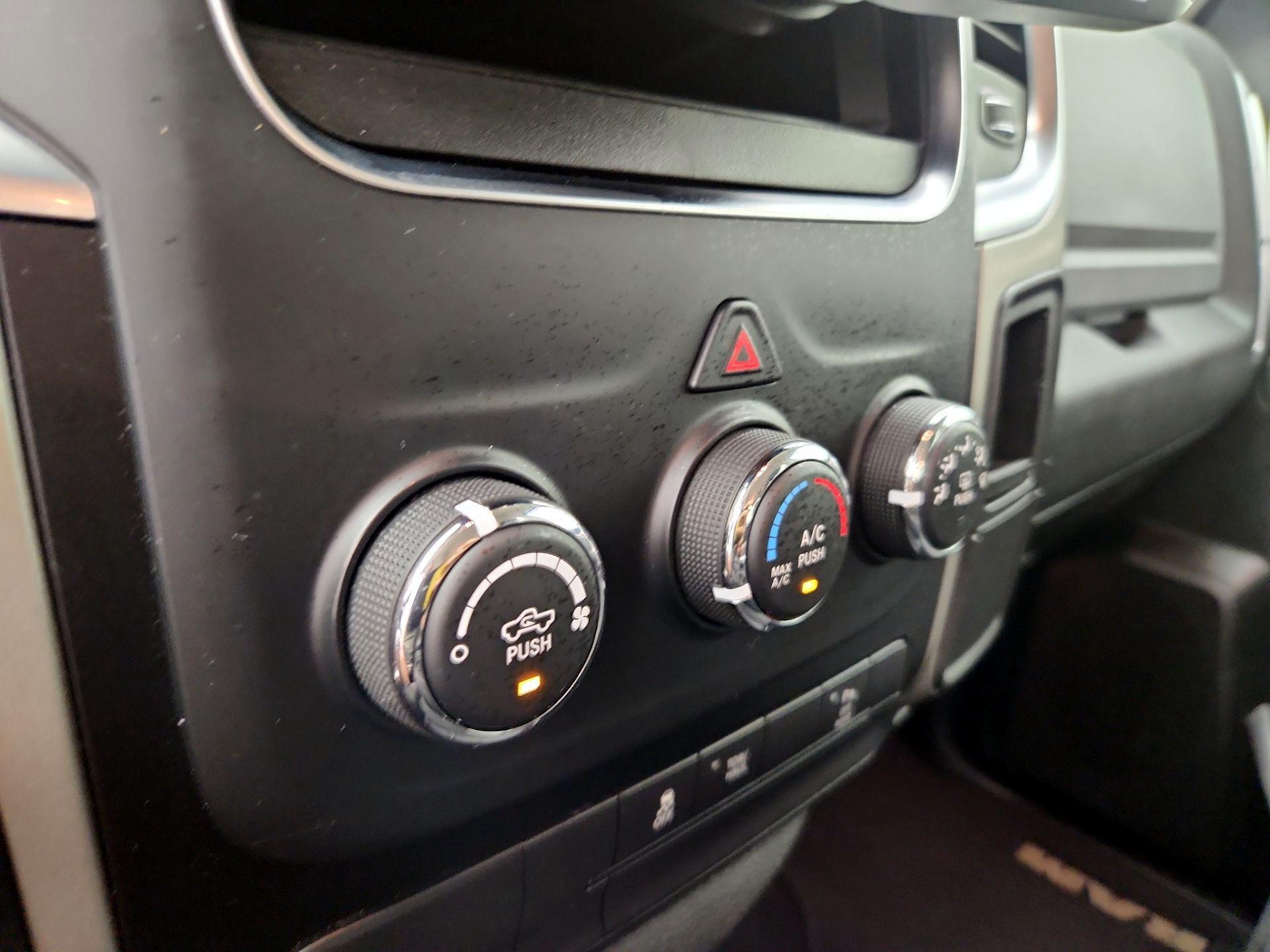 Thumbnail: 2019 RAM 1500 Classic - 16