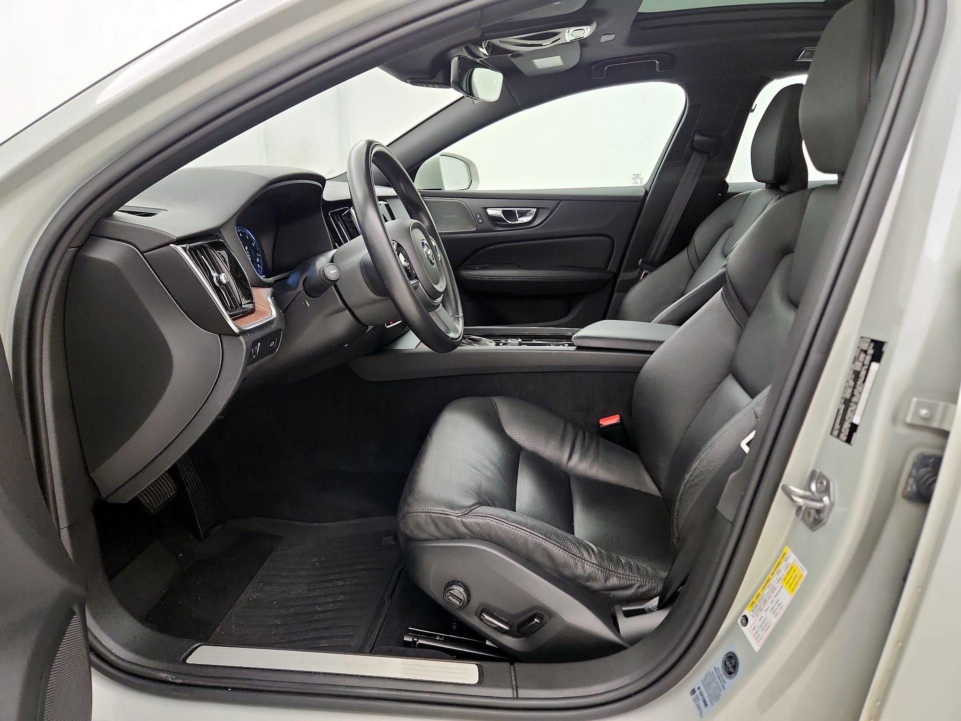 Thumbnail: 2020 Volvo V60 - 11