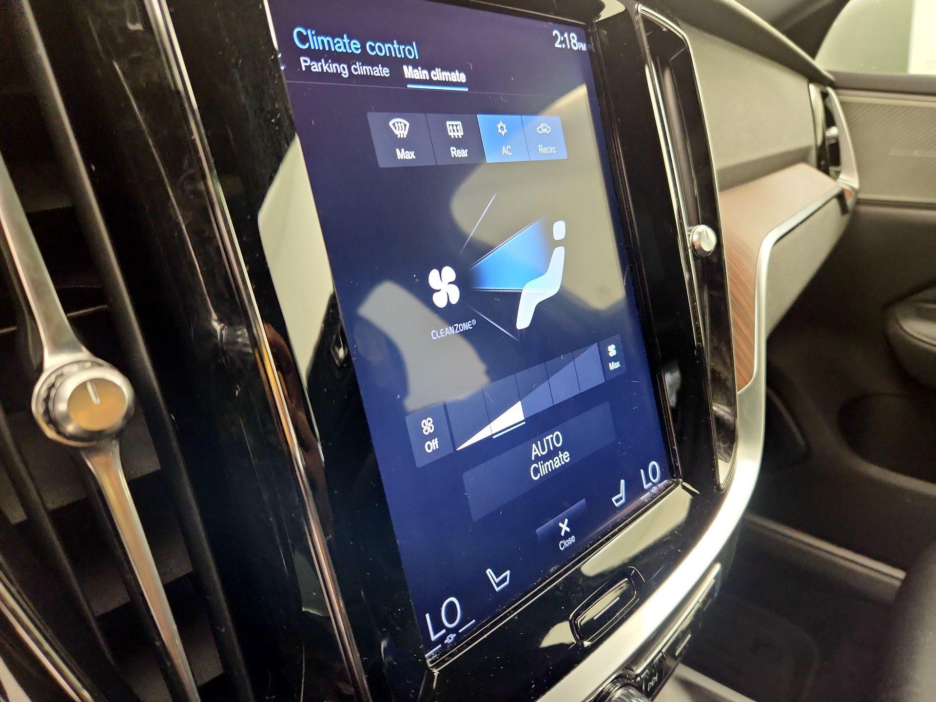 Thumbnail: 2020 Volvo V60 - 16