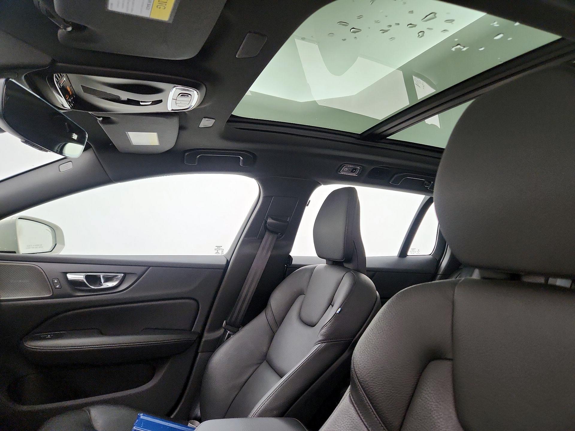 Thumbnail: 2020 Volvo V60 - 19