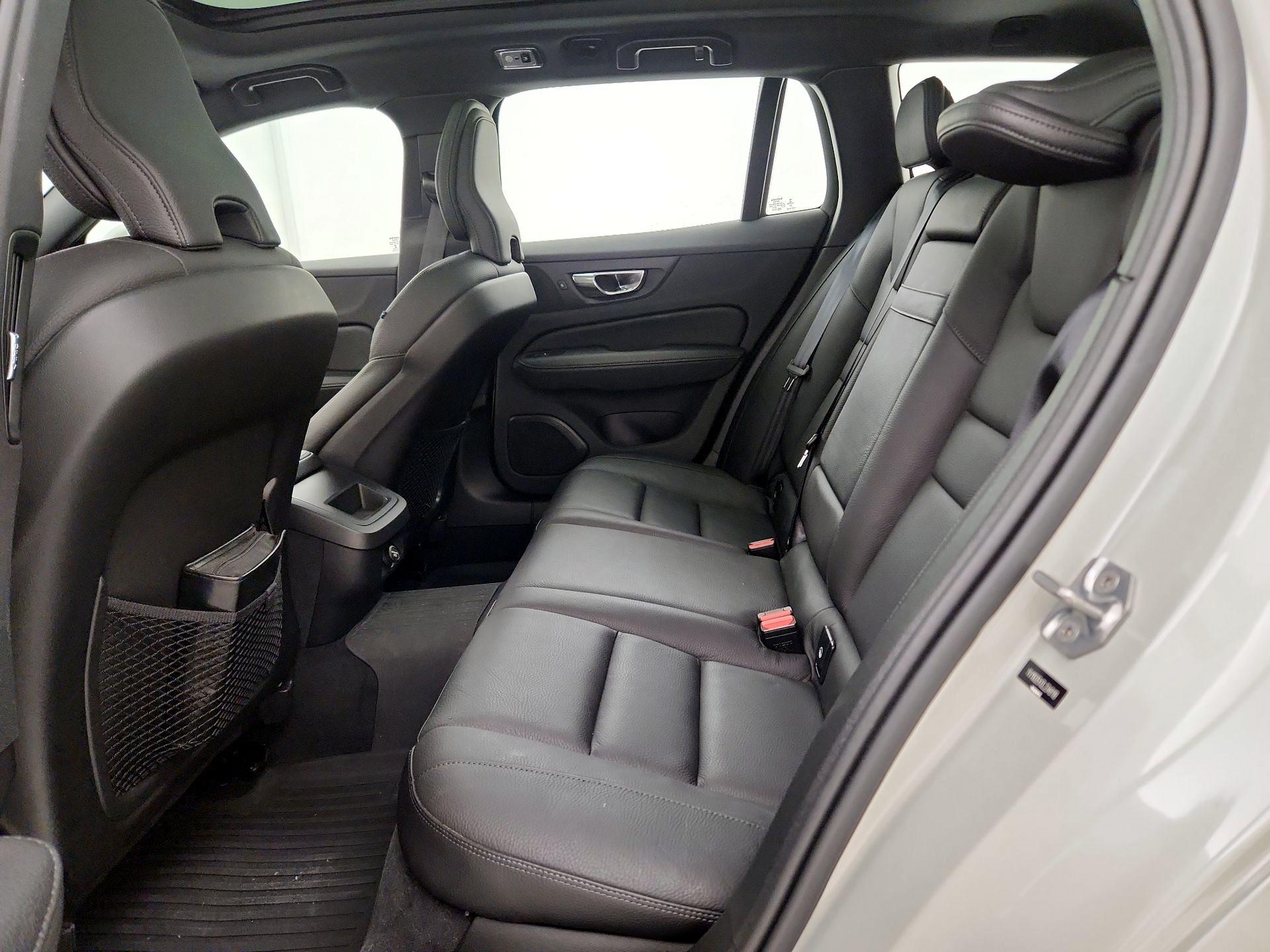 Thumbnail: 2020 Volvo V60 - 20