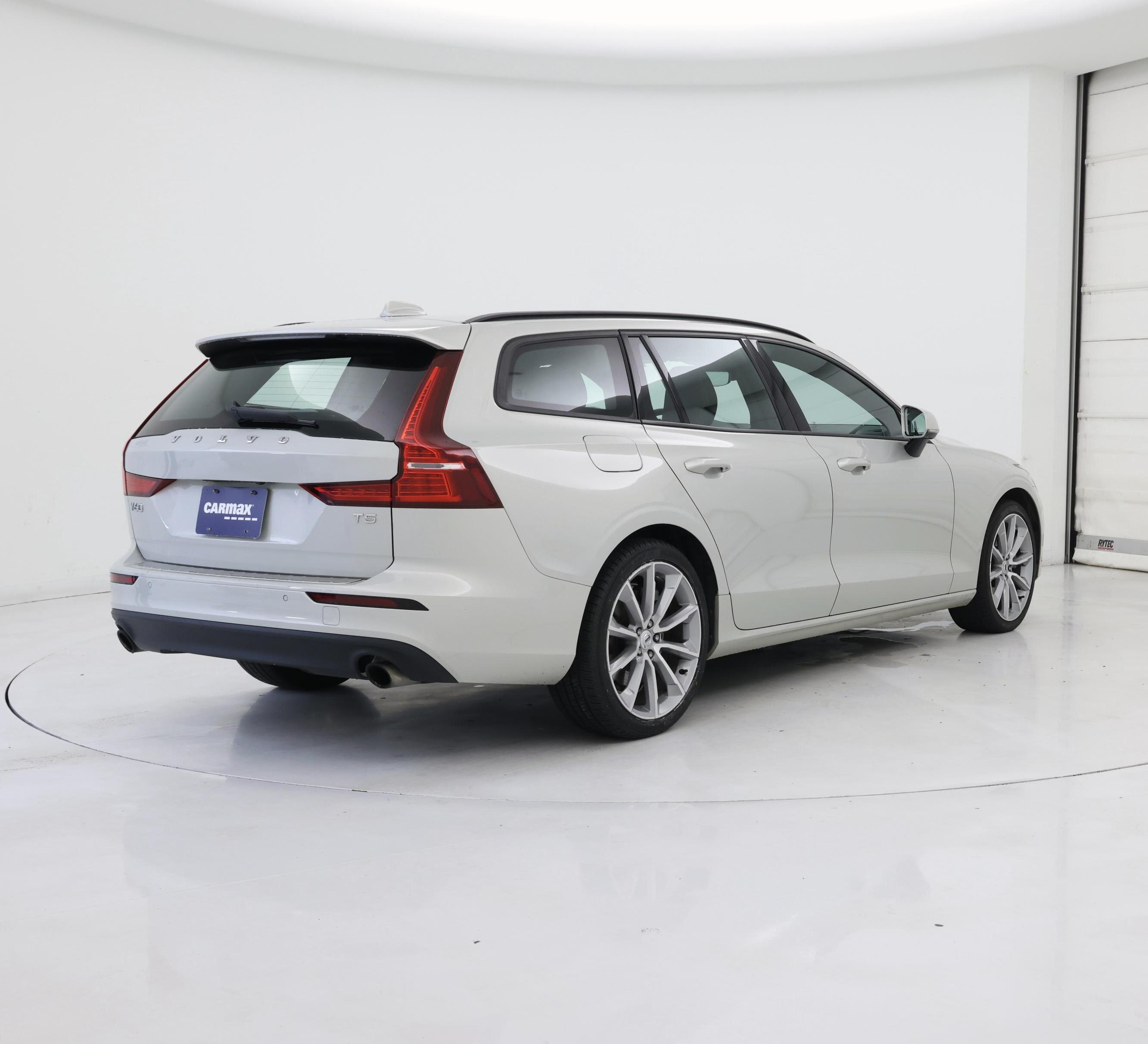 Thumbnail: 2020 Volvo V60 - 8