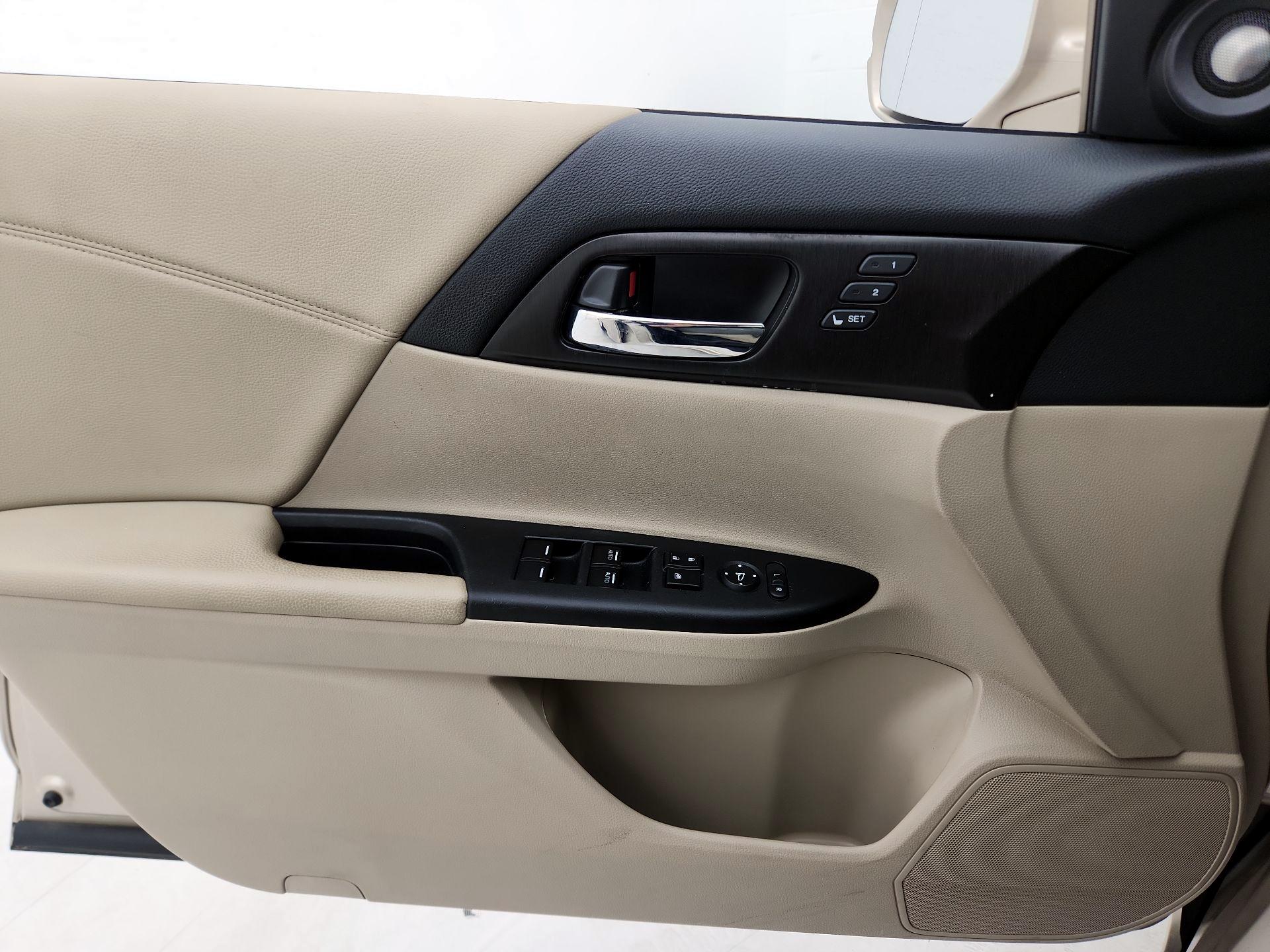 Thumbnail: 2015 Honda Accord - 12
