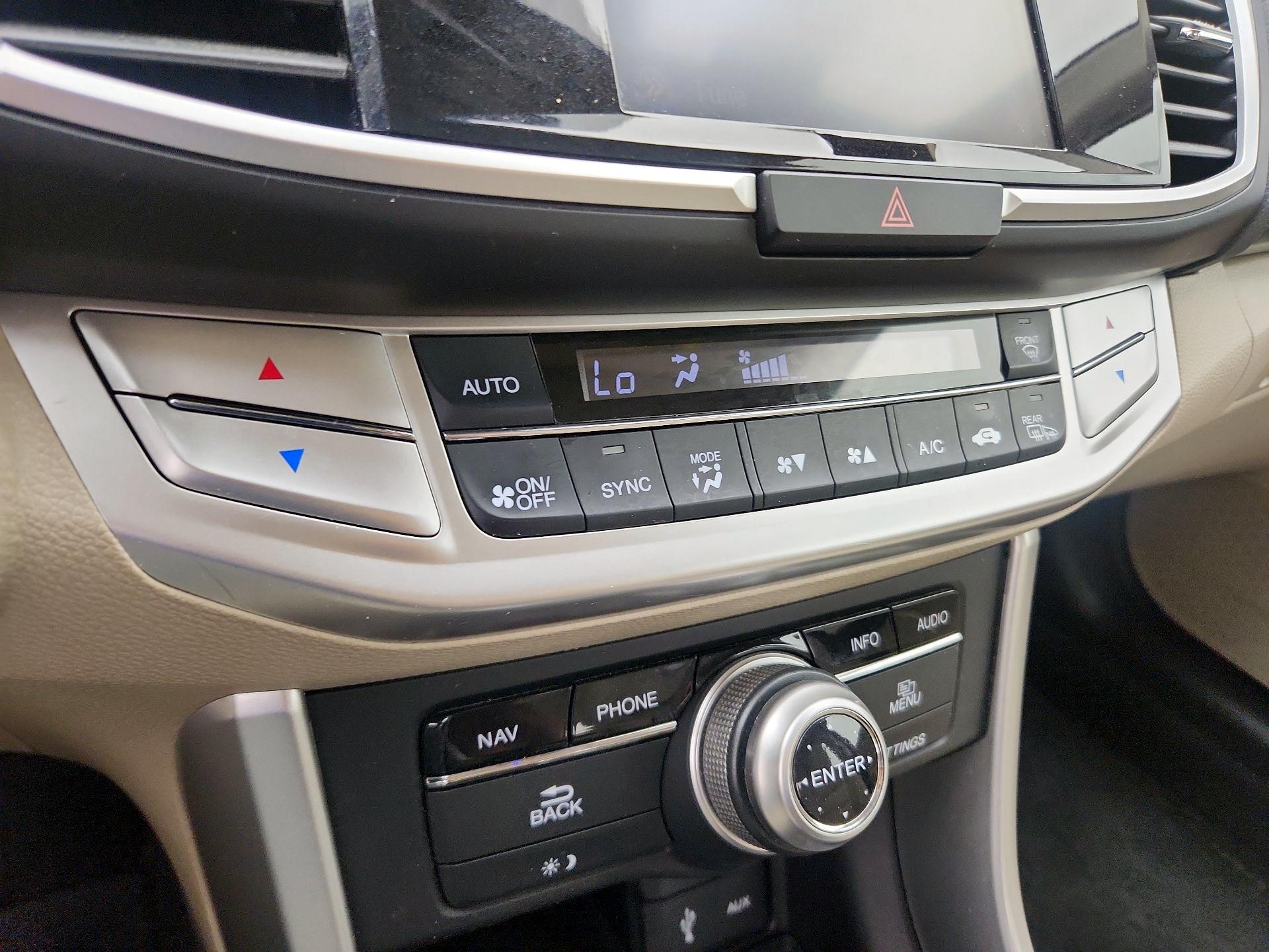 Thumbnail: 2015 Honda Accord - 16