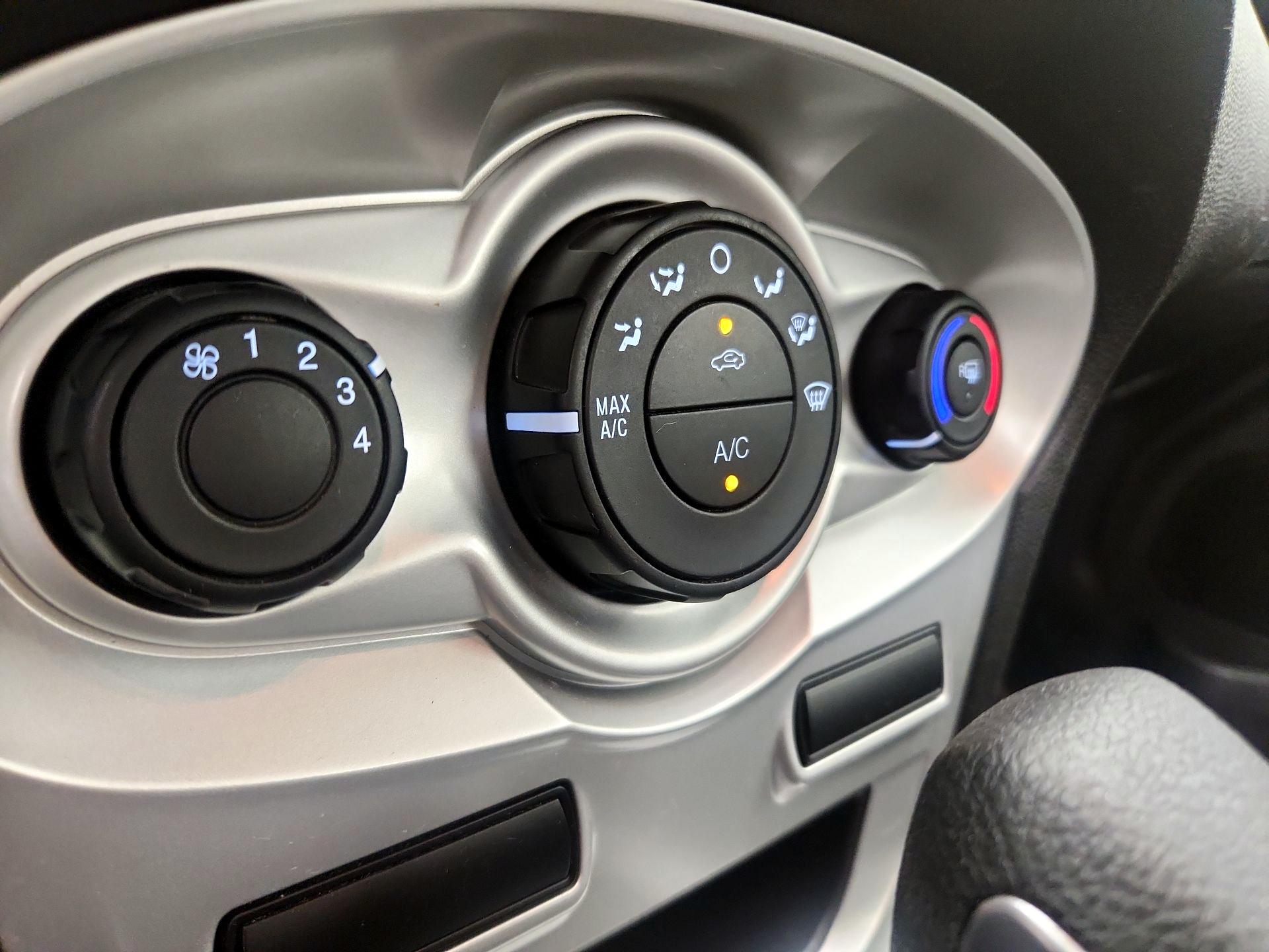 Thumbnail: 2019 Ford Fiesta - 16