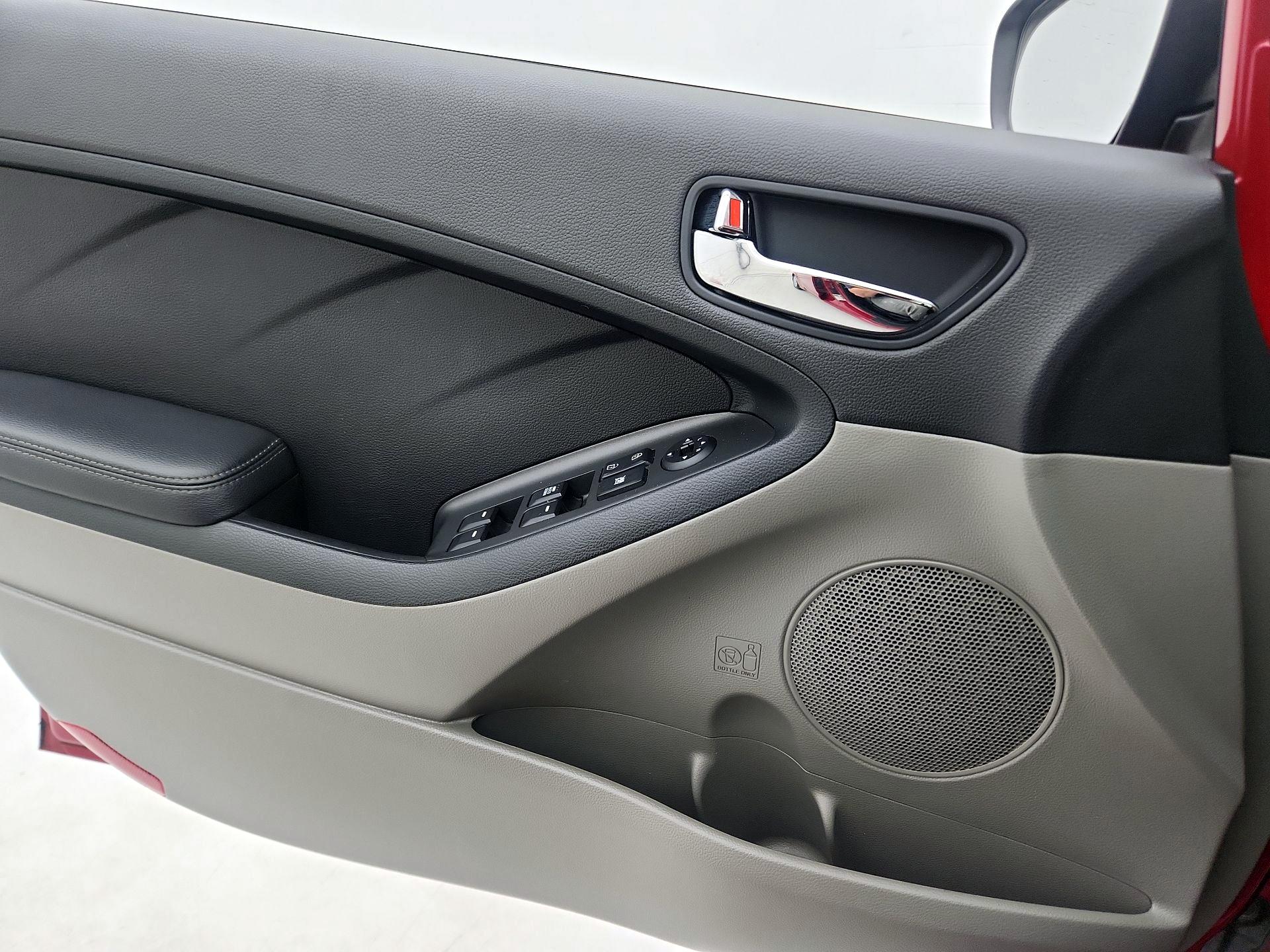 Thumbnail: 2016 Kia Forte - 12