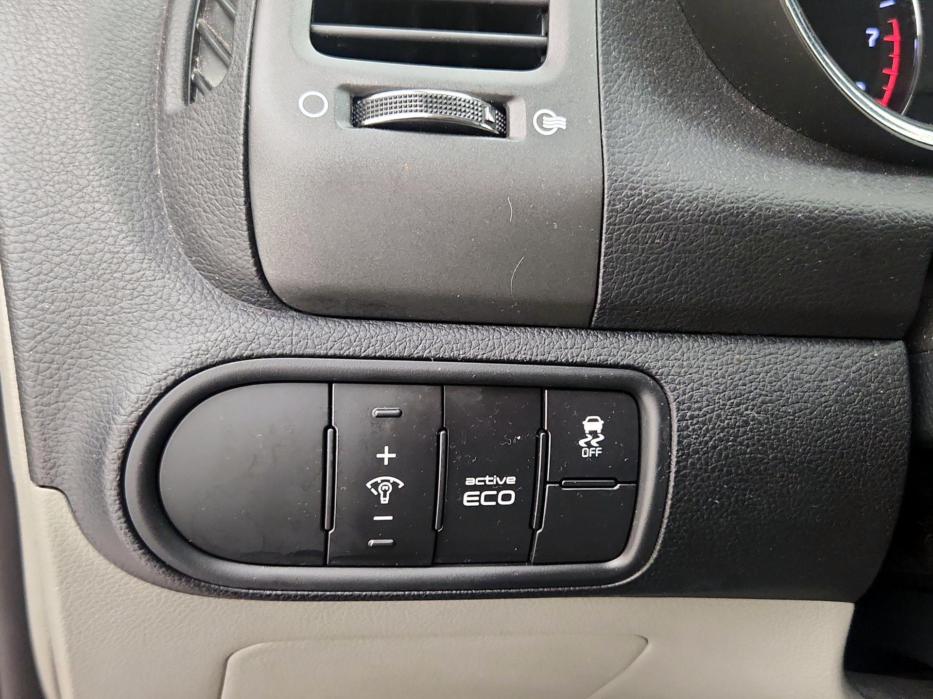 Thumbnail: 2016 Kia Forte - 13
