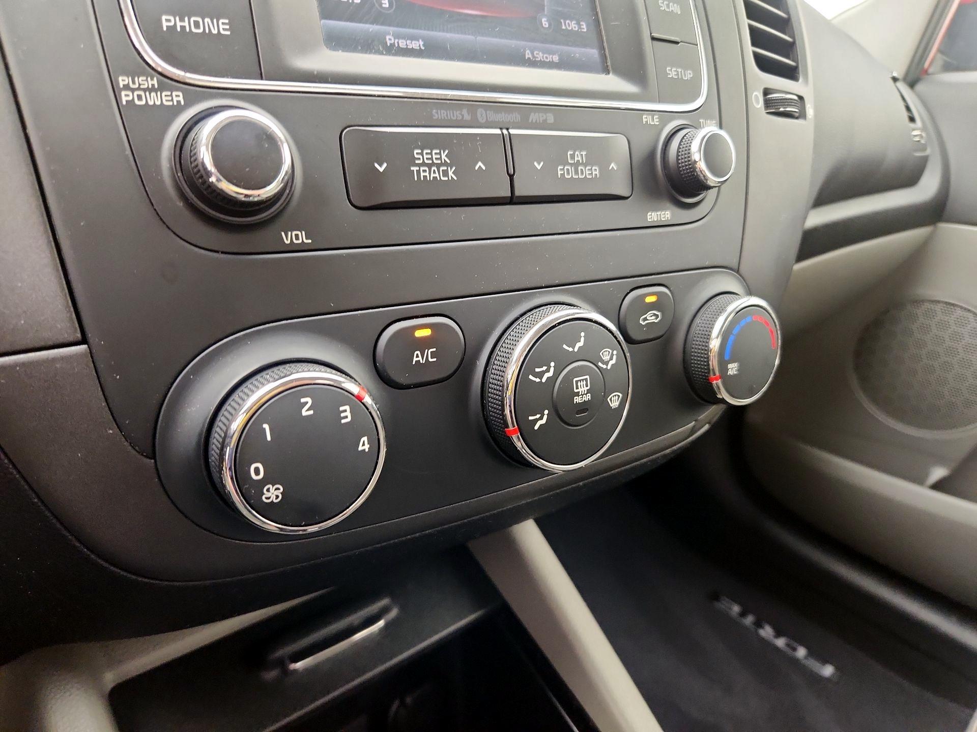 Thumbnail: 2016 Kia Forte - 16