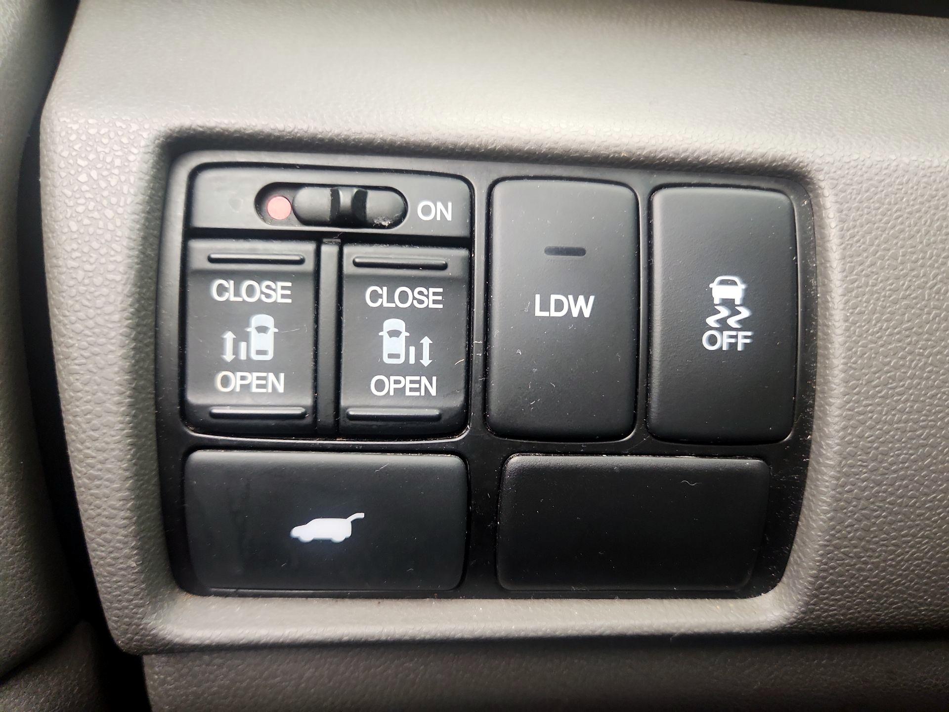 Thumbnail: 2017 Honda Odyssey - 13