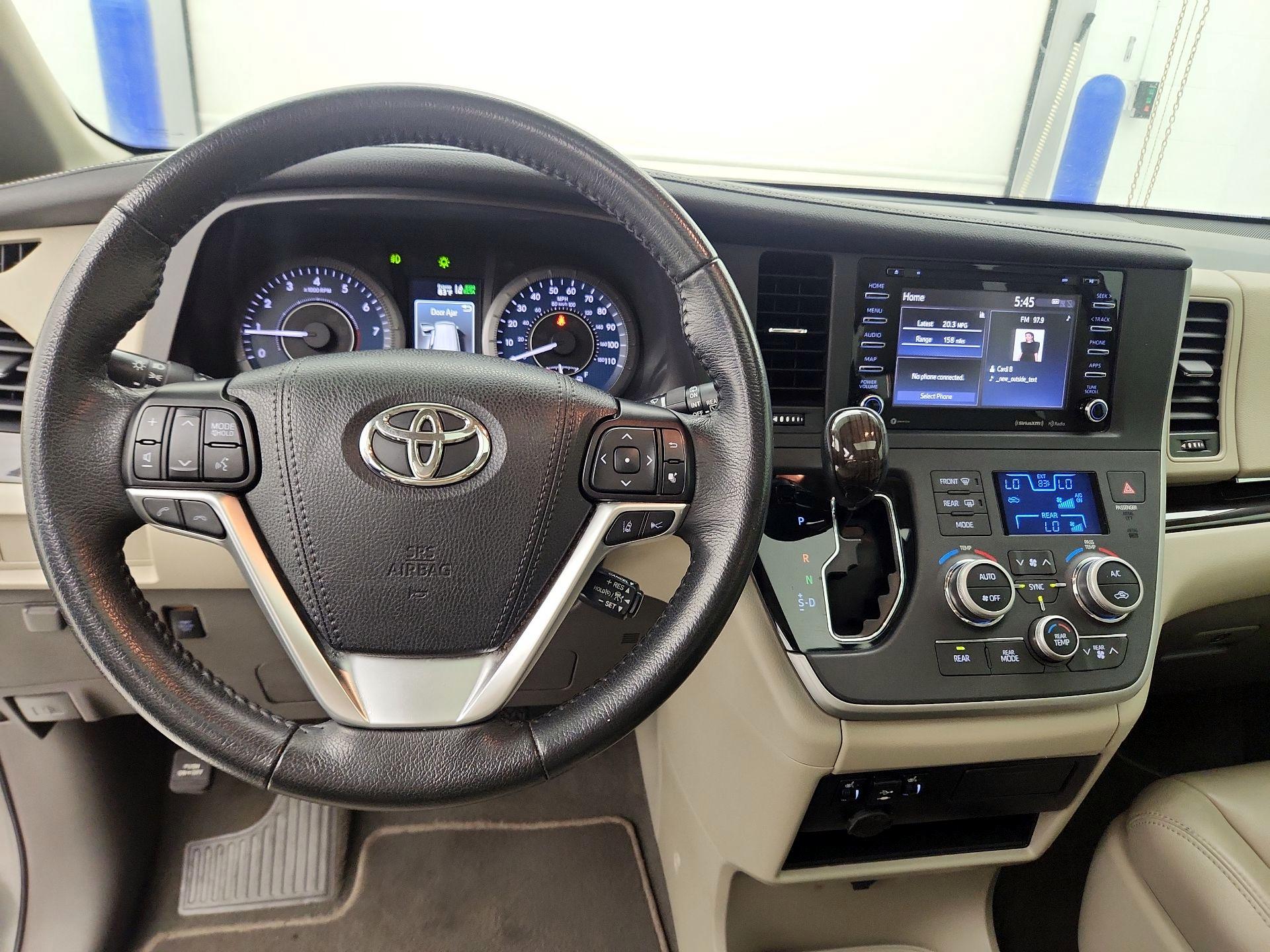 Thumbnail: 2020 Toyota Sienna - 9