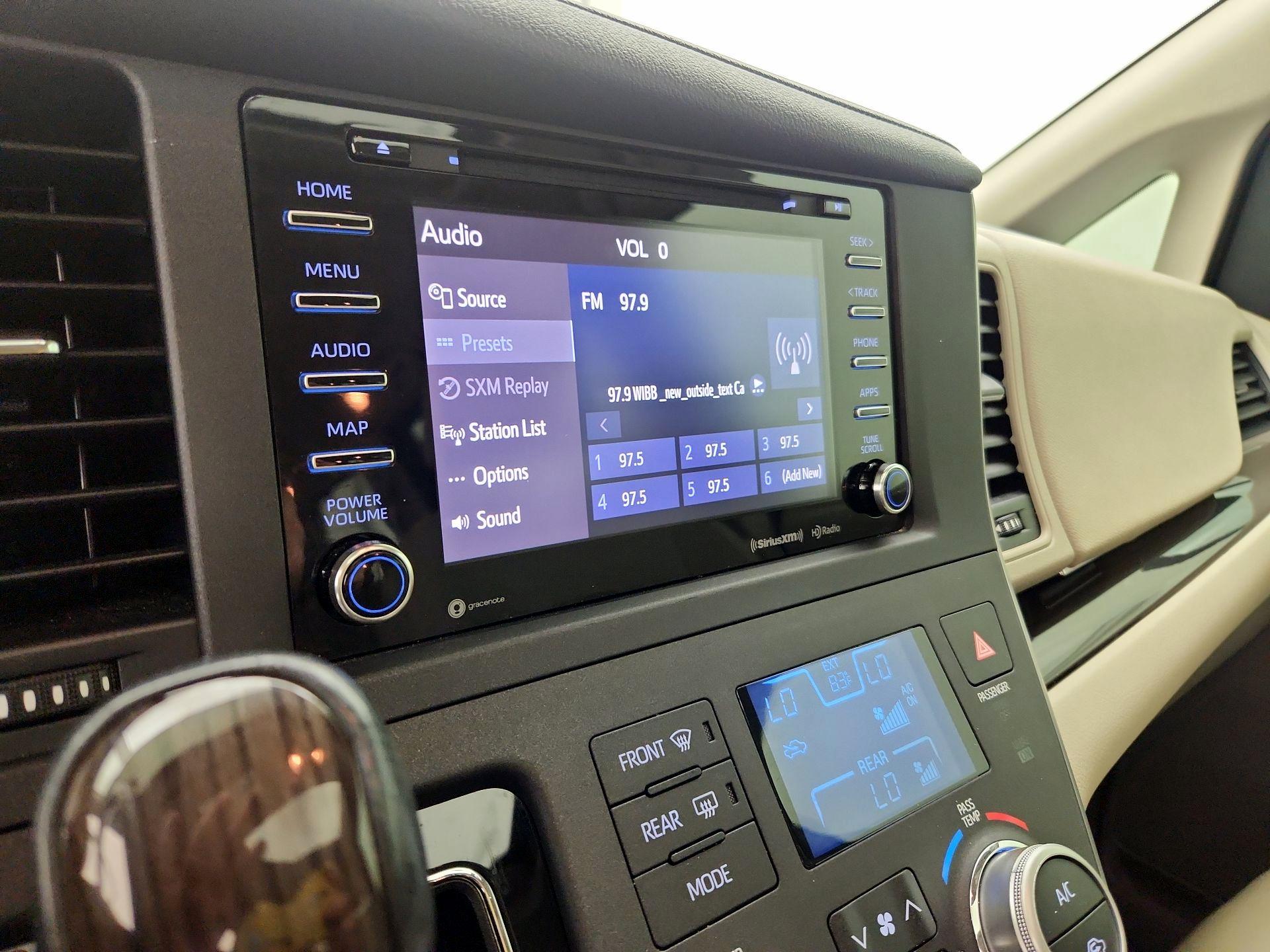Thumbnail: 2020 Toyota Sienna - 15