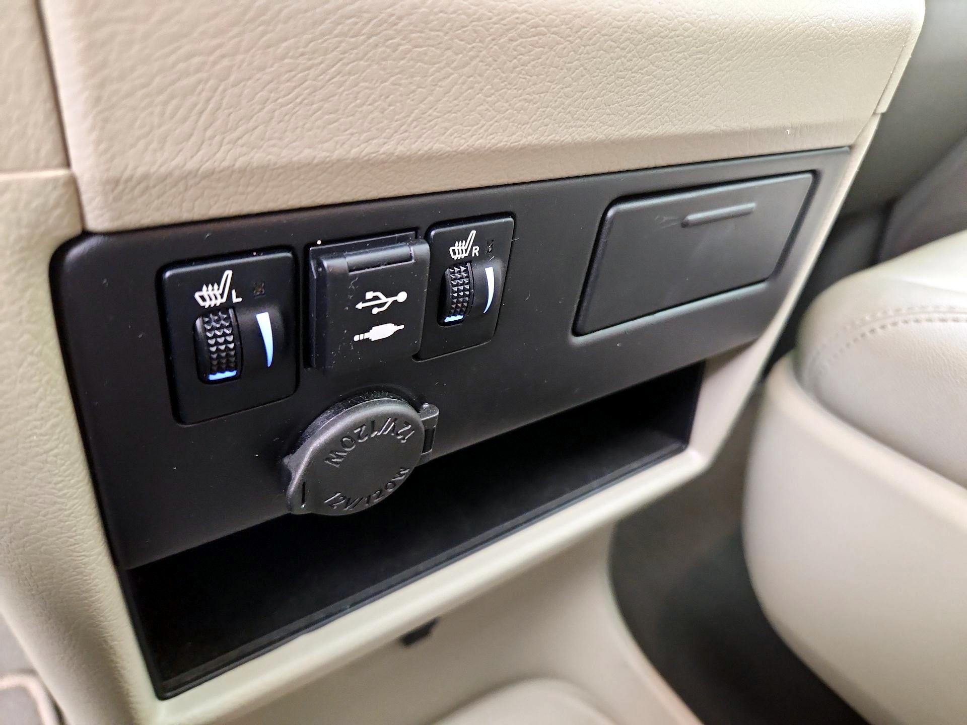 Thumbnail: 2020 Toyota Sienna - 18
