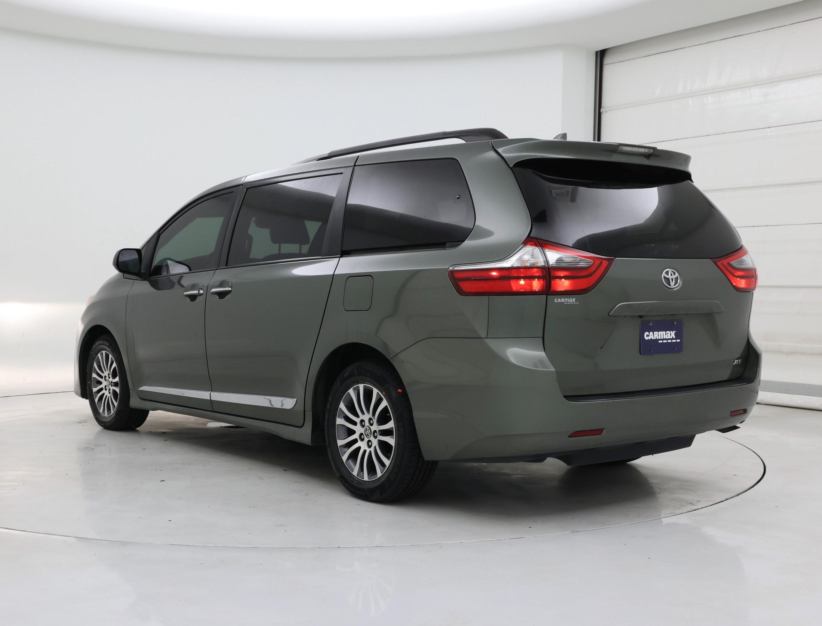 Thumbnail: 2020 Toyota Sienna - 2