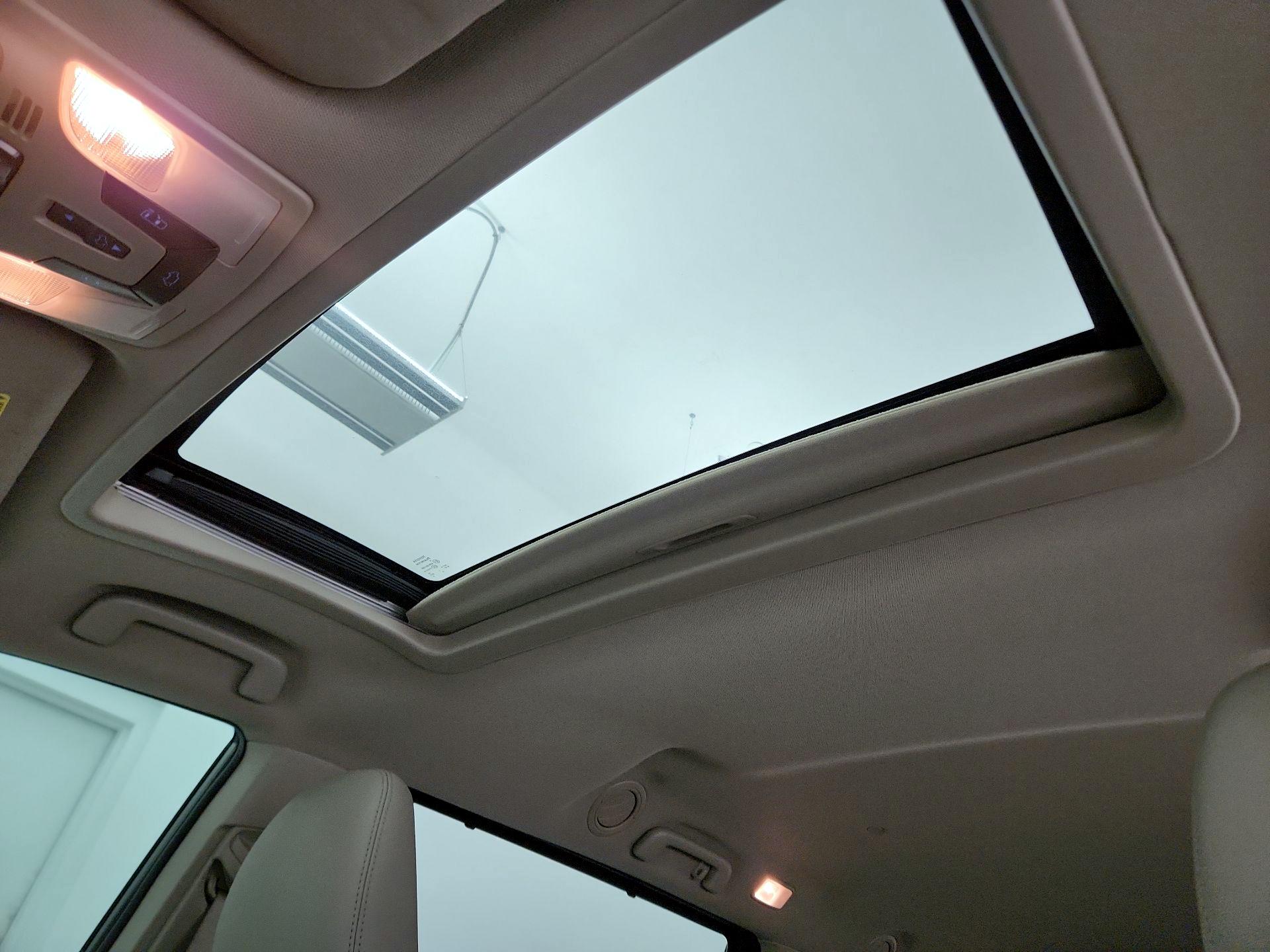 Thumbnail: 2020 Toyota Sienna - 19