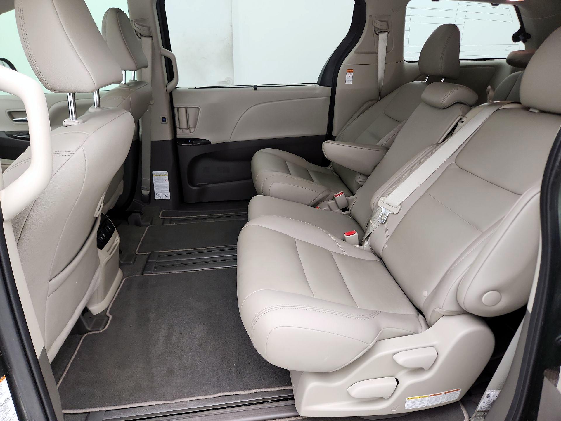 Thumbnail: 2020 Toyota Sienna - 20