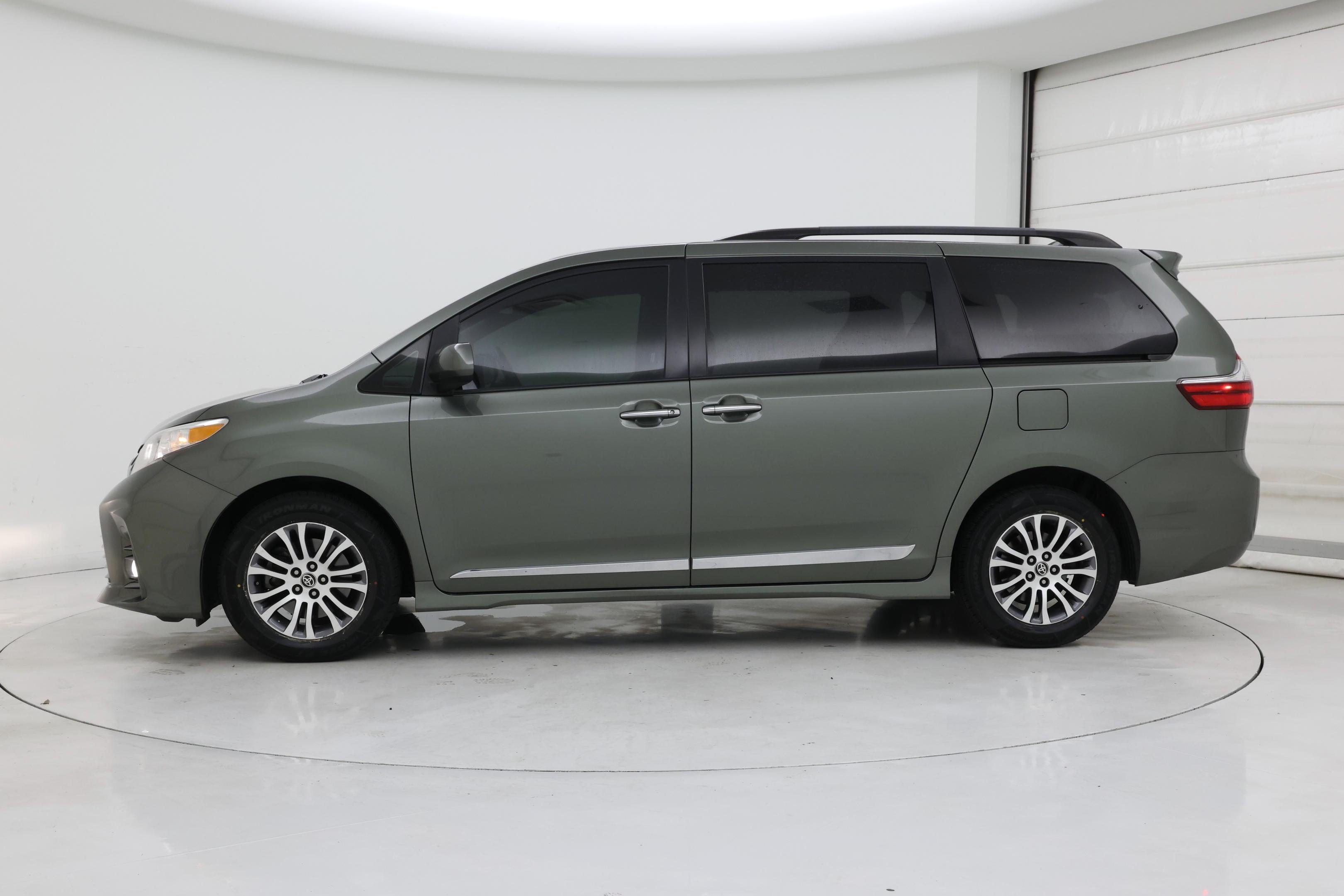 Thumbnail: 2020 Toyota Sienna - 3