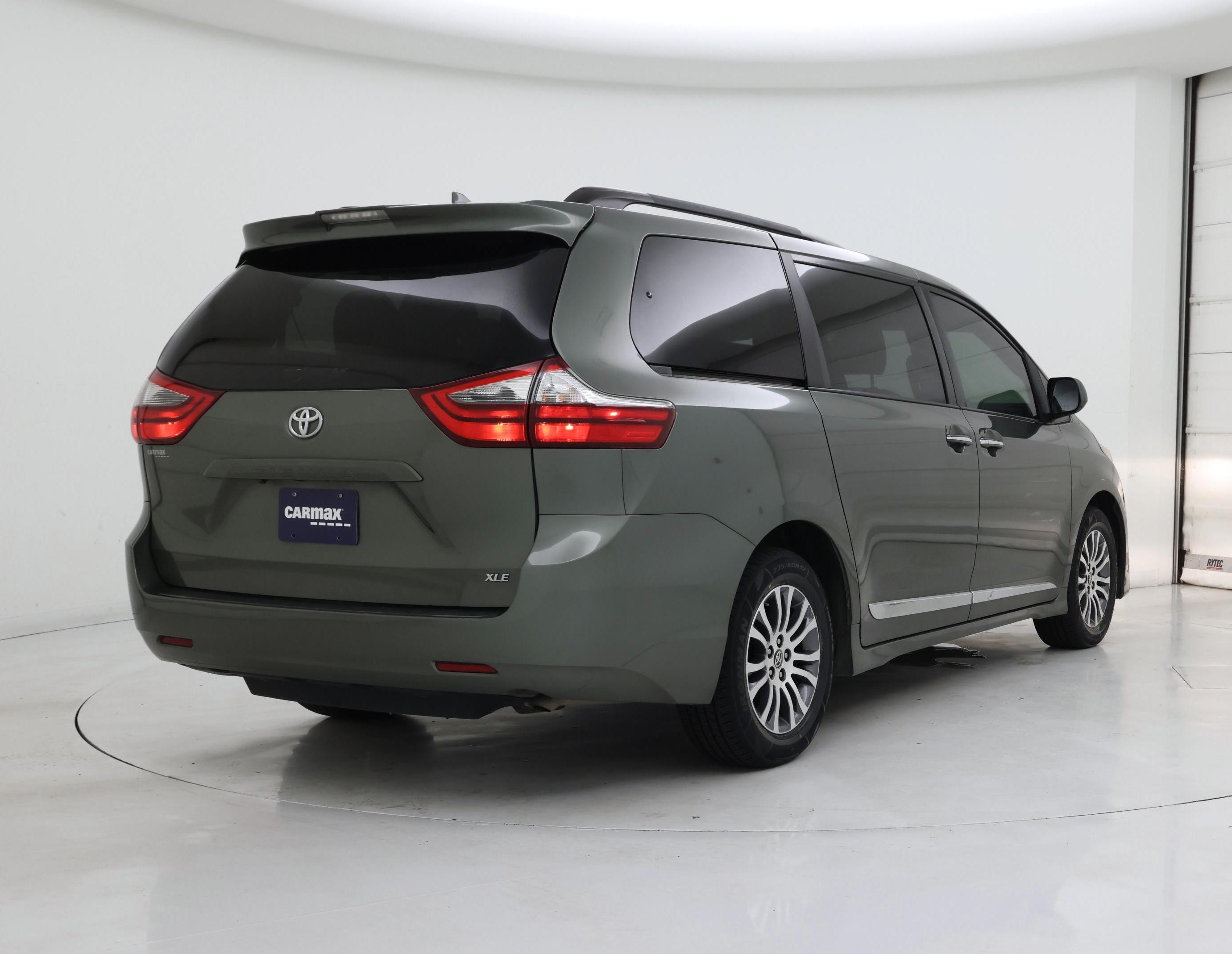 Thumbnail: 2020 Toyota Sienna - 8