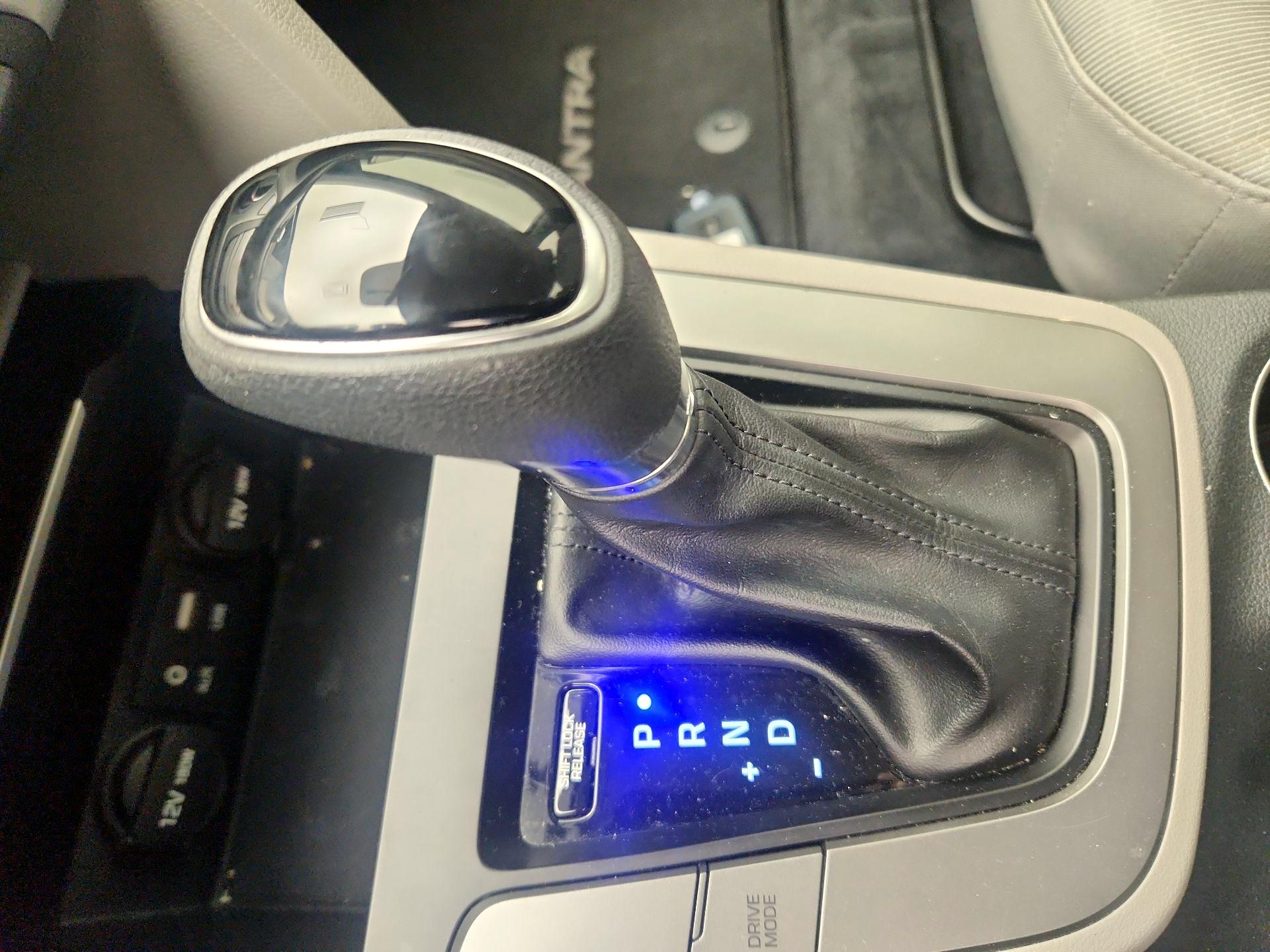 Thumbnail: 2017 Hyundai Elantra - 17