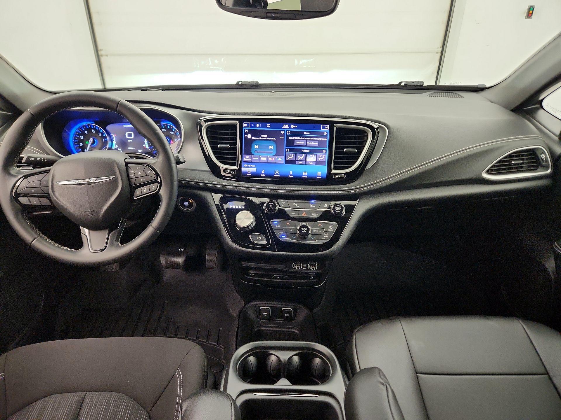 Thumbnail: 2021 Chrysler Pacifica - 9