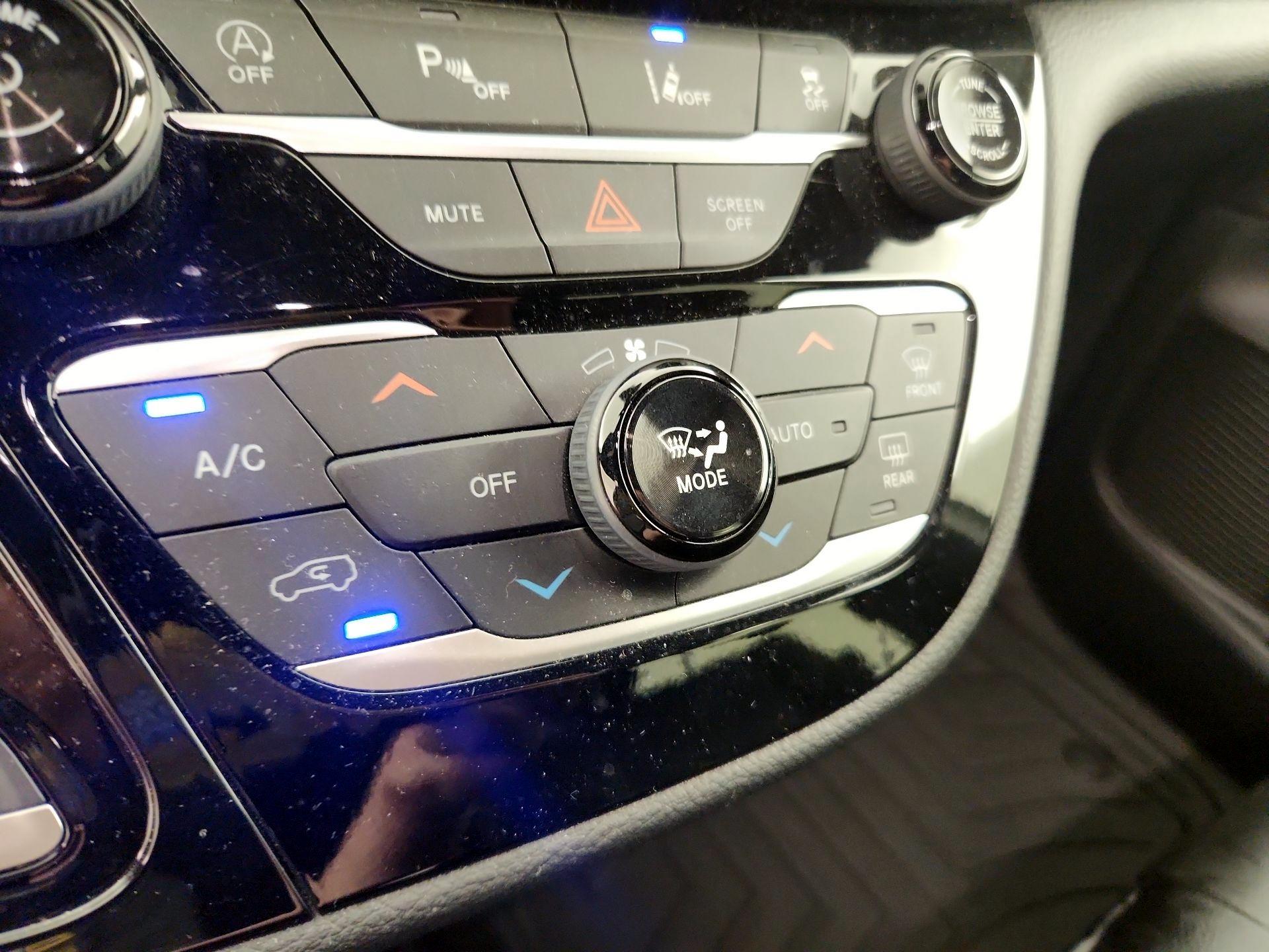 Thumbnail: 2021 Chrysler Pacifica - 16