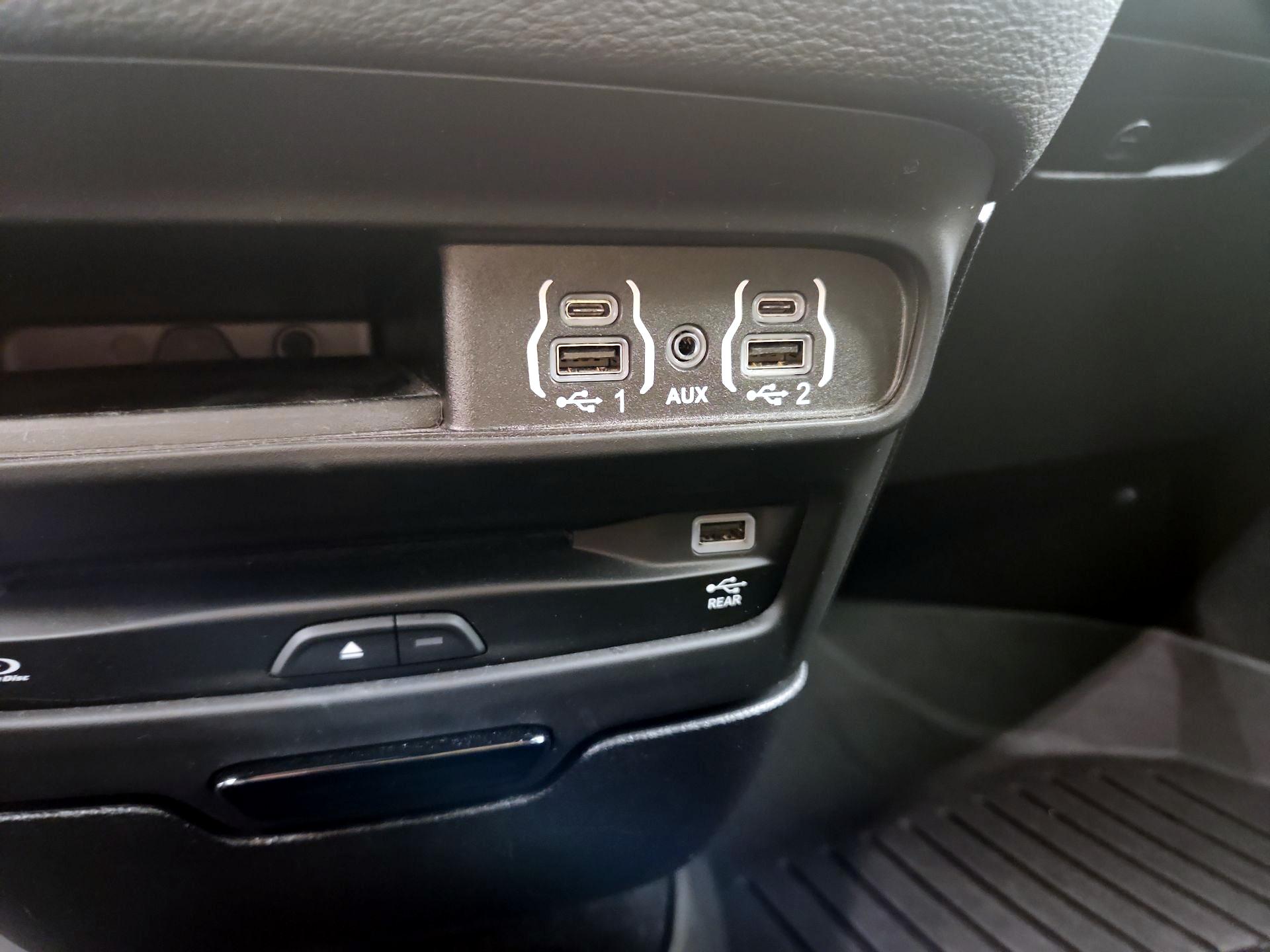 Thumbnail: 2021 Chrysler Pacifica - 18