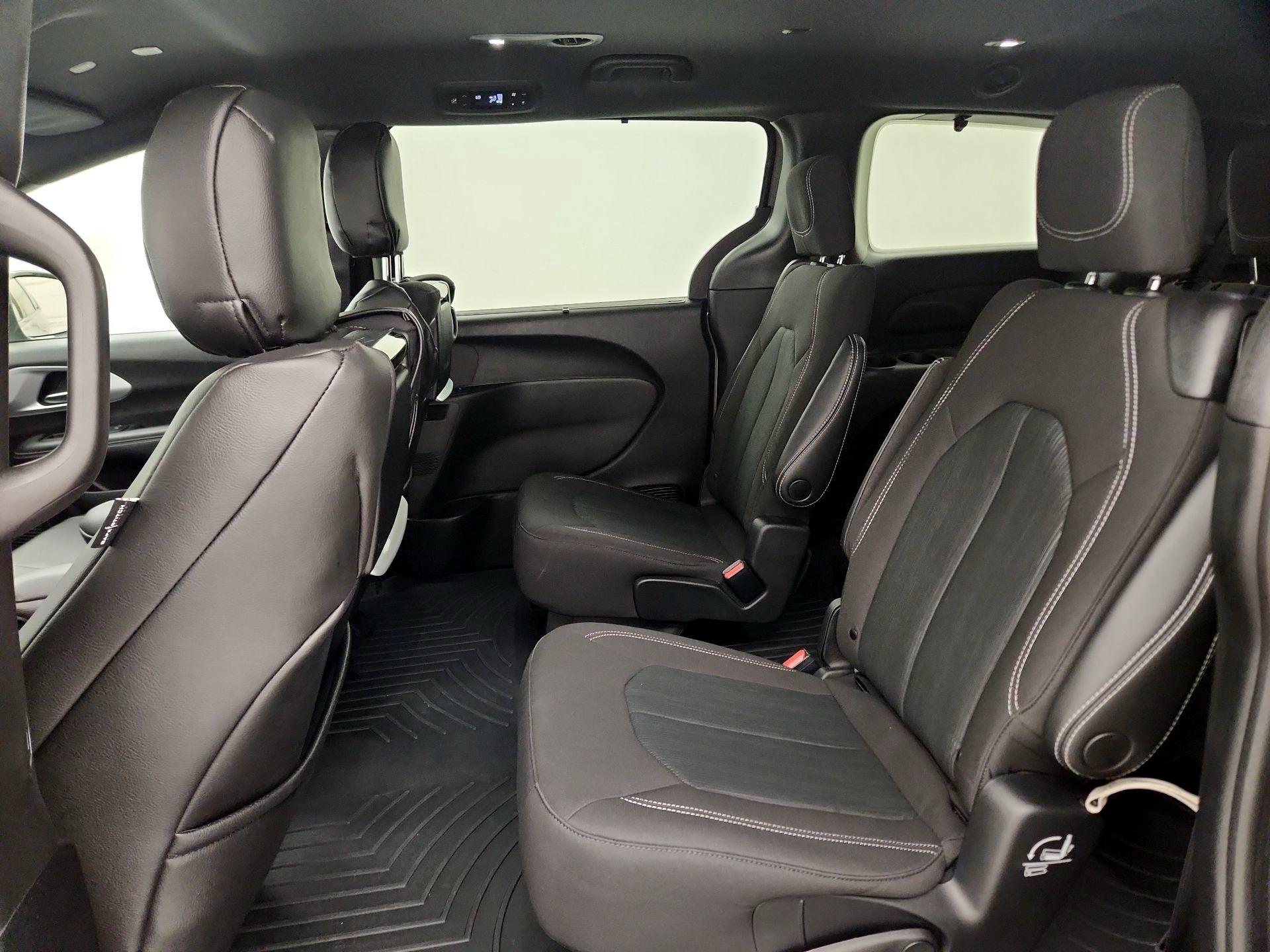 Thumbnail: 2021 Chrysler Pacifica - 19