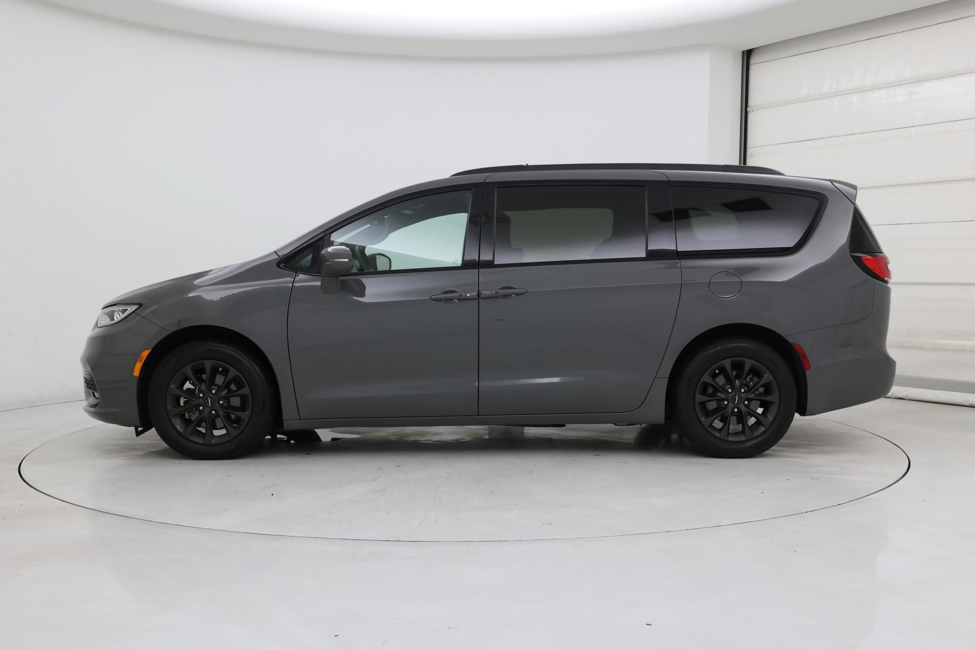 Thumbnail: 2021 Chrysler Pacifica - 3