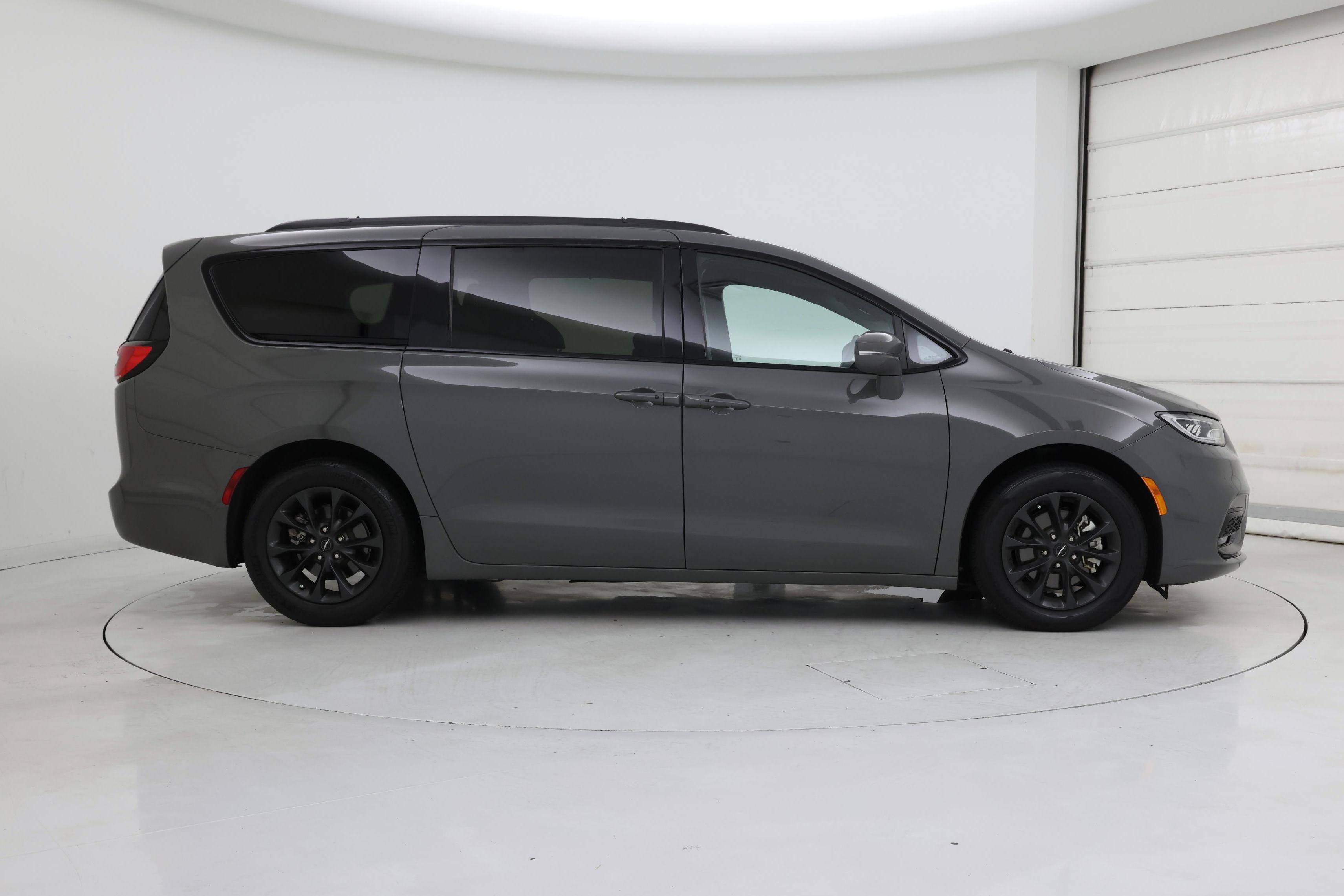 Thumbnail: 2021 Chrysler Pacifica - 7