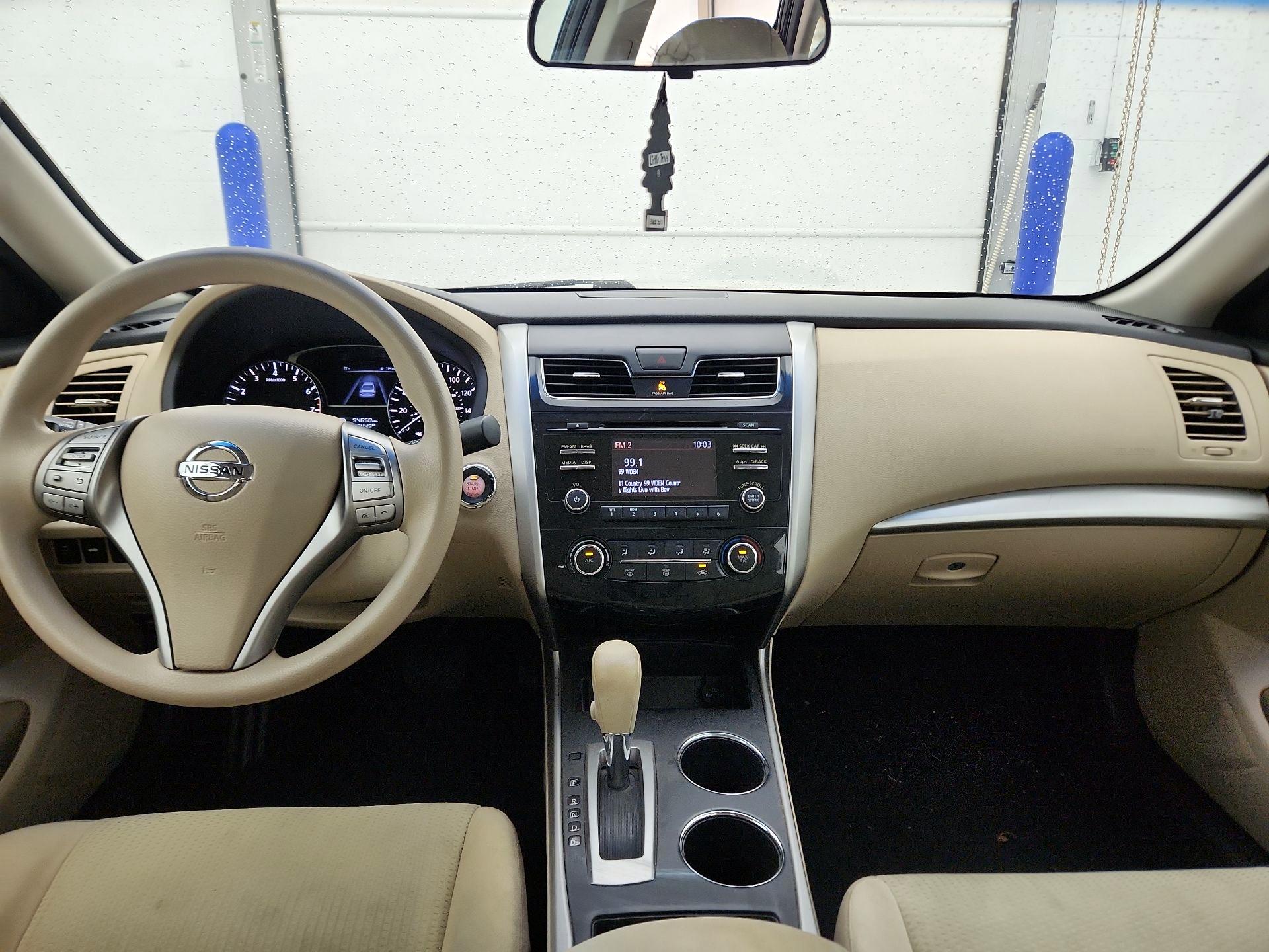 Thumbnail: 2015 Nissan Altima - 9
