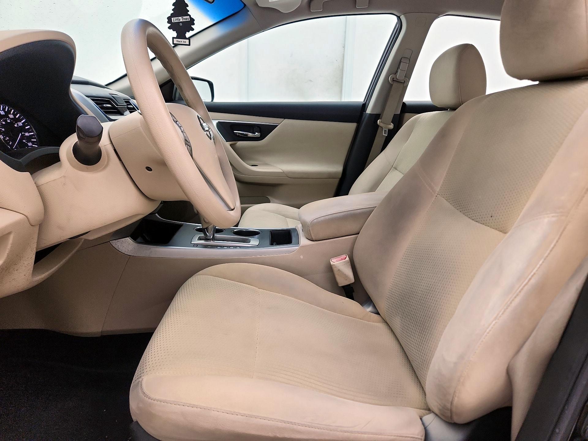 Thumbnail: 2015 Nissan Altima - 11