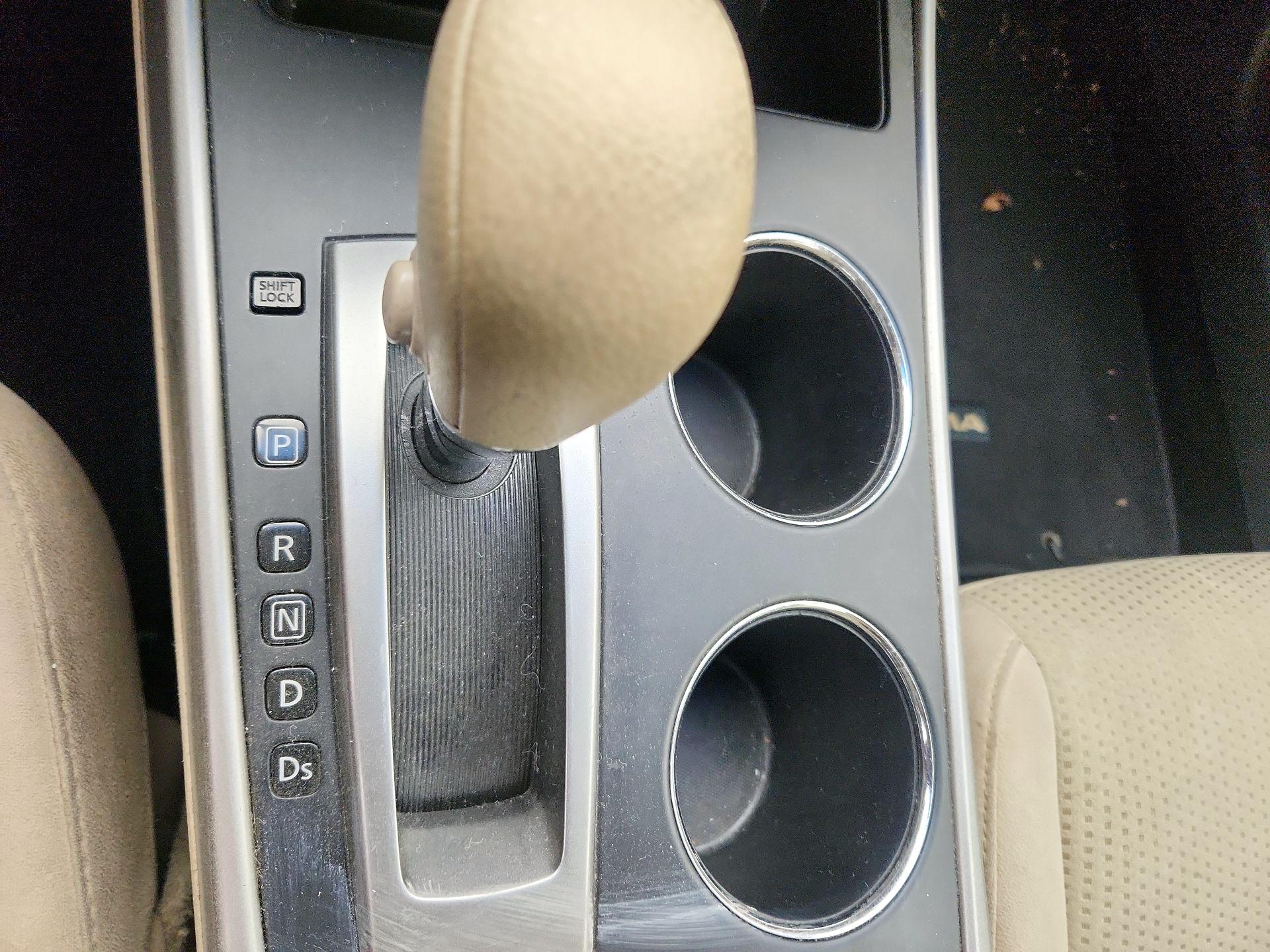 Thumbnail: 2015 Nissan Altima - 17