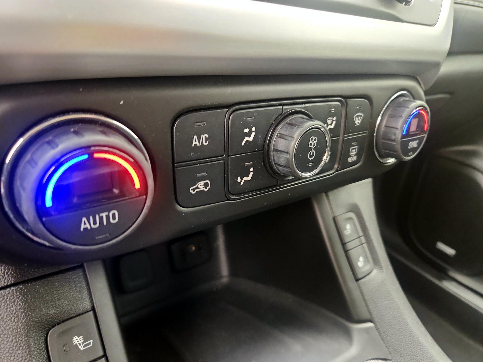 Thumbnail: 2019 GMC Acadia - 16