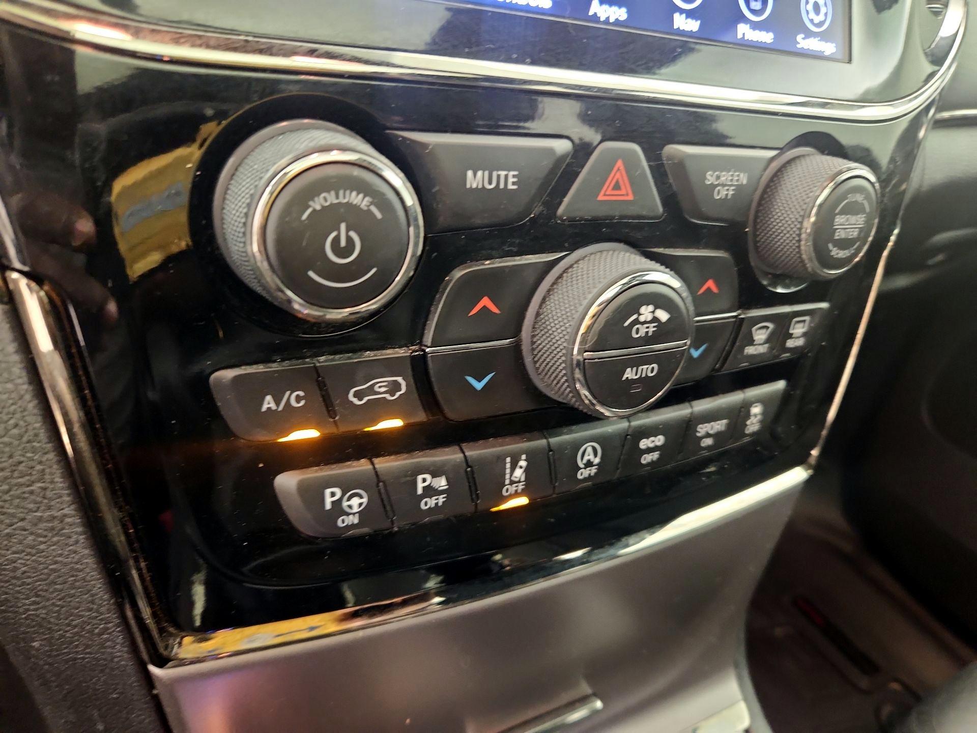 Thumbnail: 2020 Jeep Grand Cherokee - 17