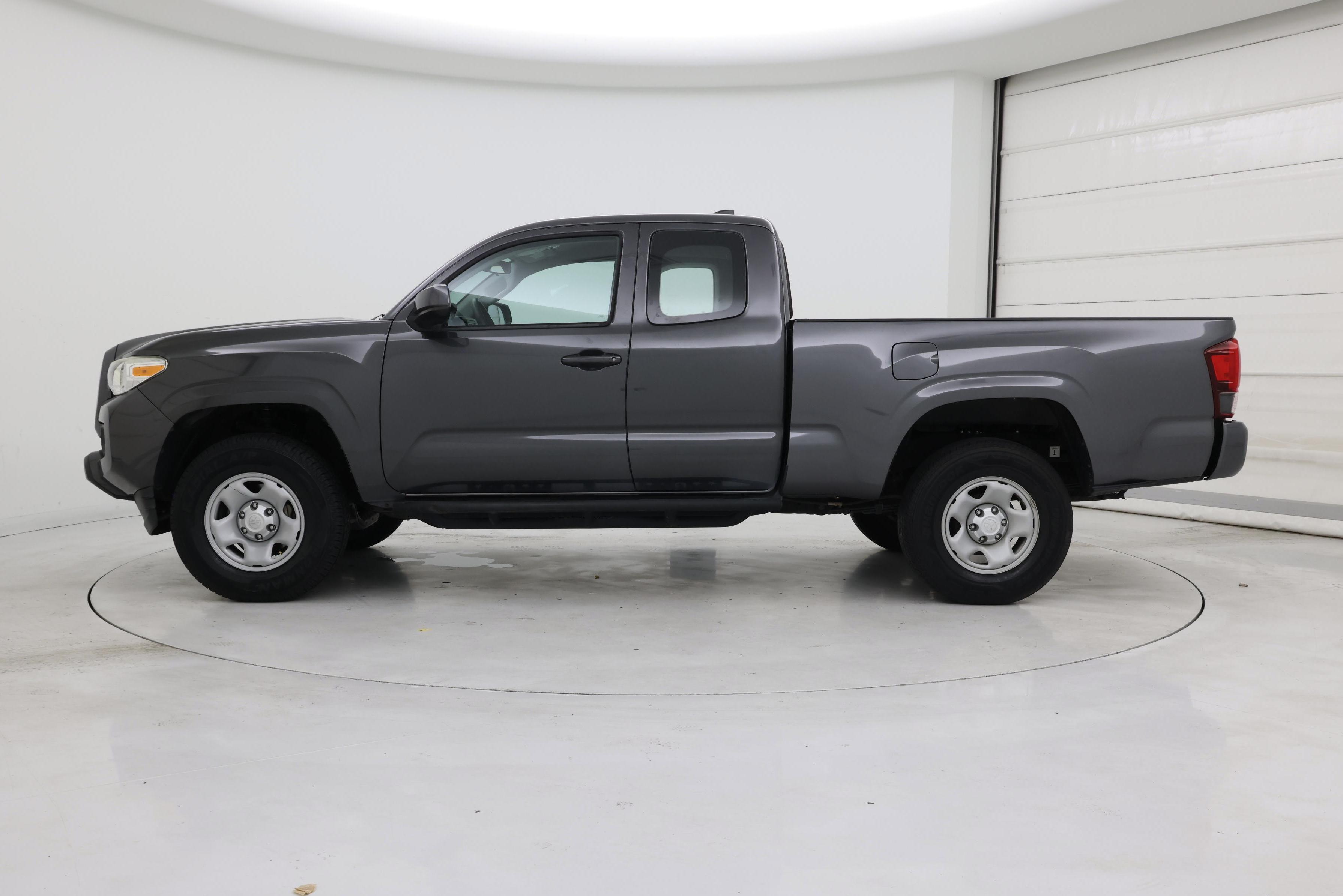 Thumbnail: 2018 Toyota Tacoma - 3