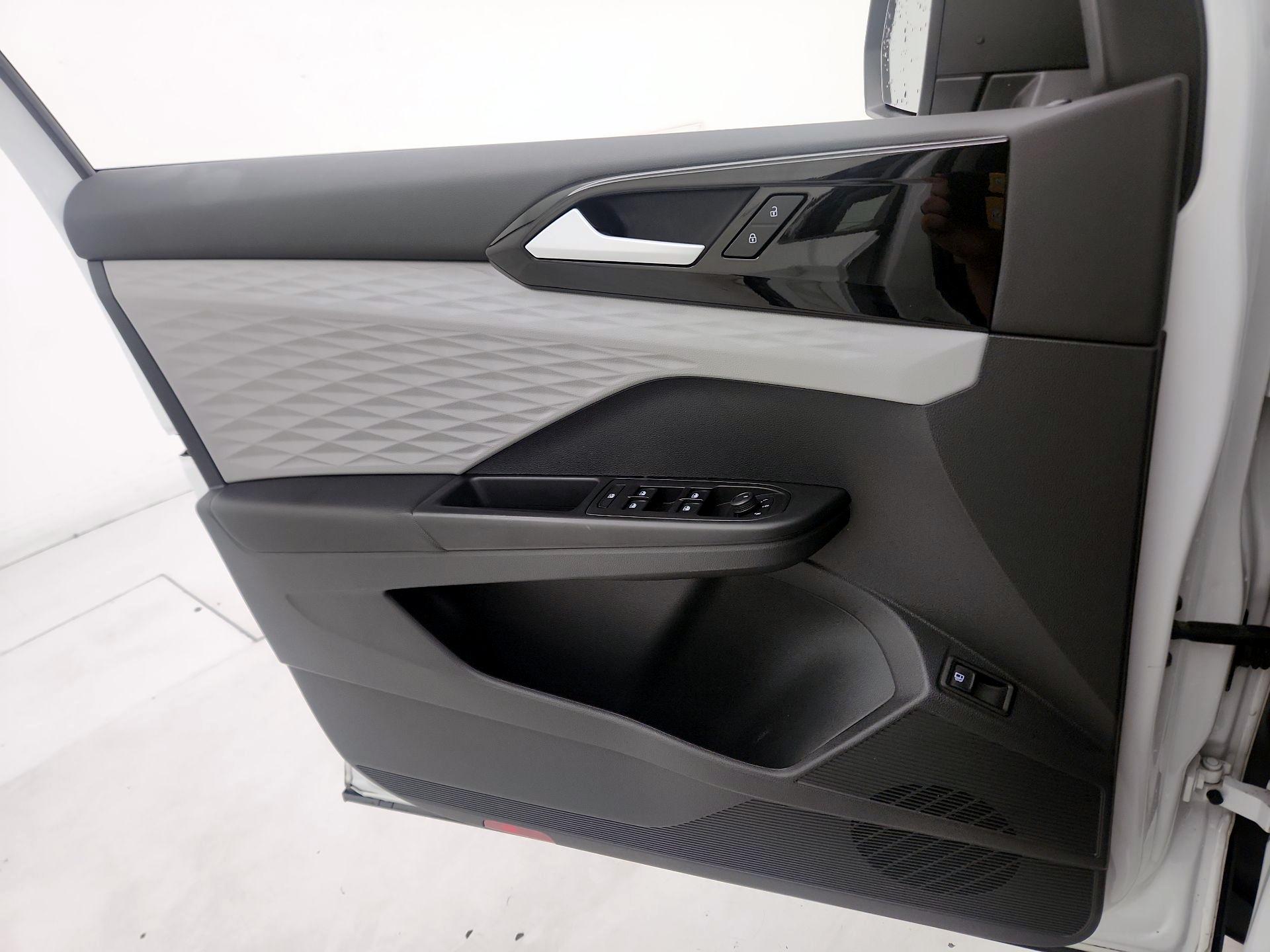 Thumbnail: 2022 Volkswagen Taos - 12
