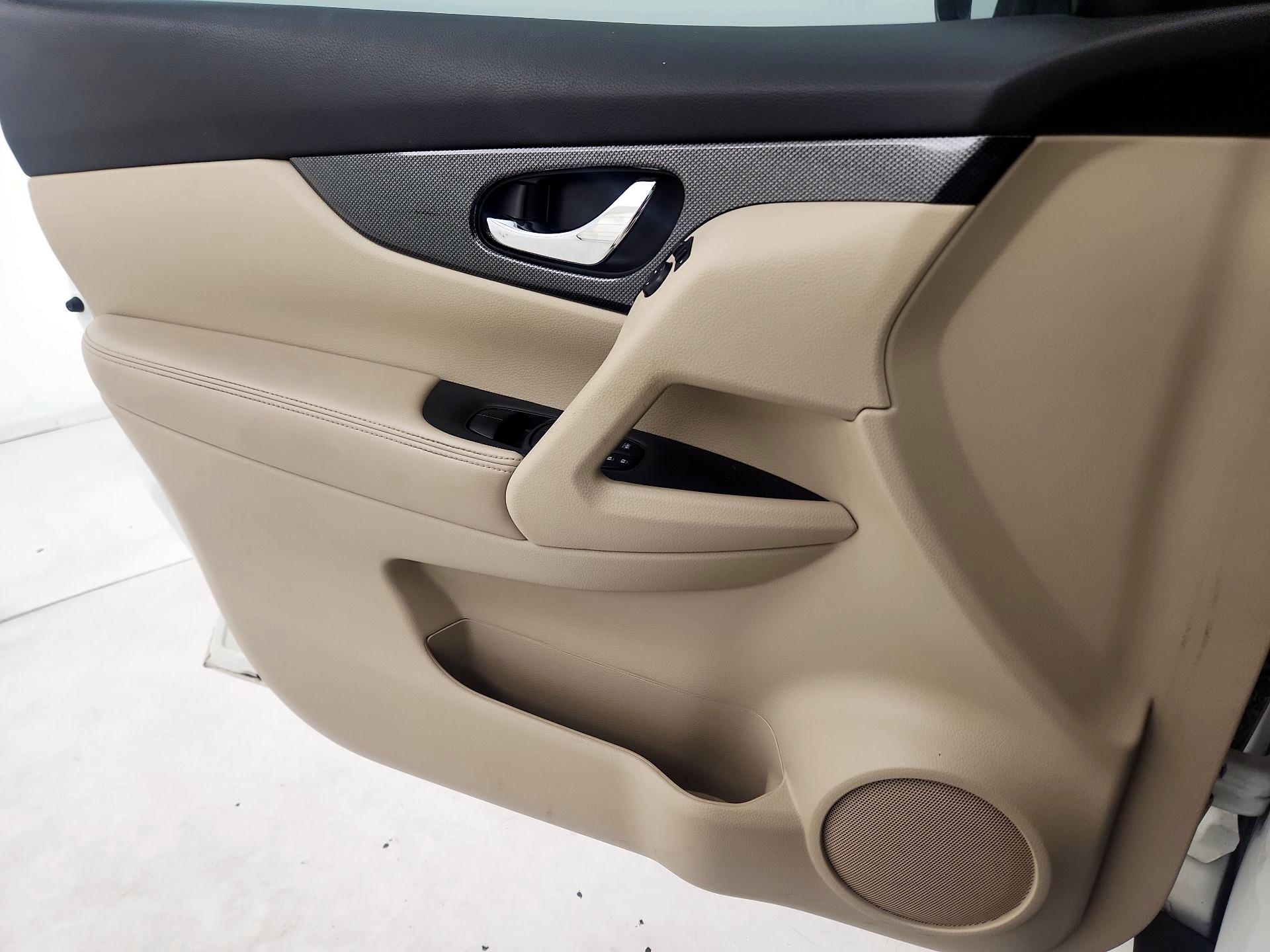 Thumbnail: 2016 Nissan Rogue - 12