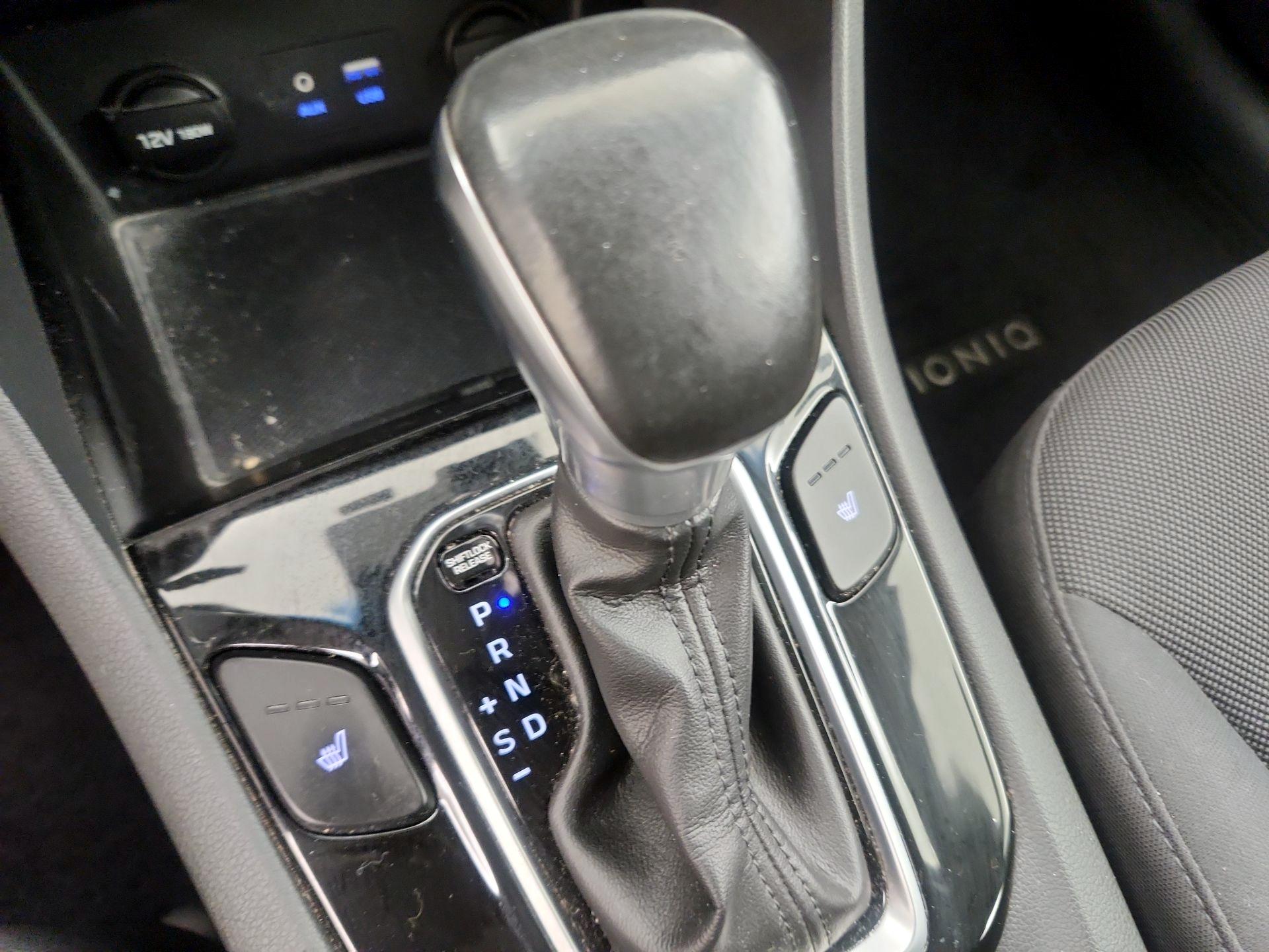 Thumbnail: 2017 Hyundai Ioniq - 17